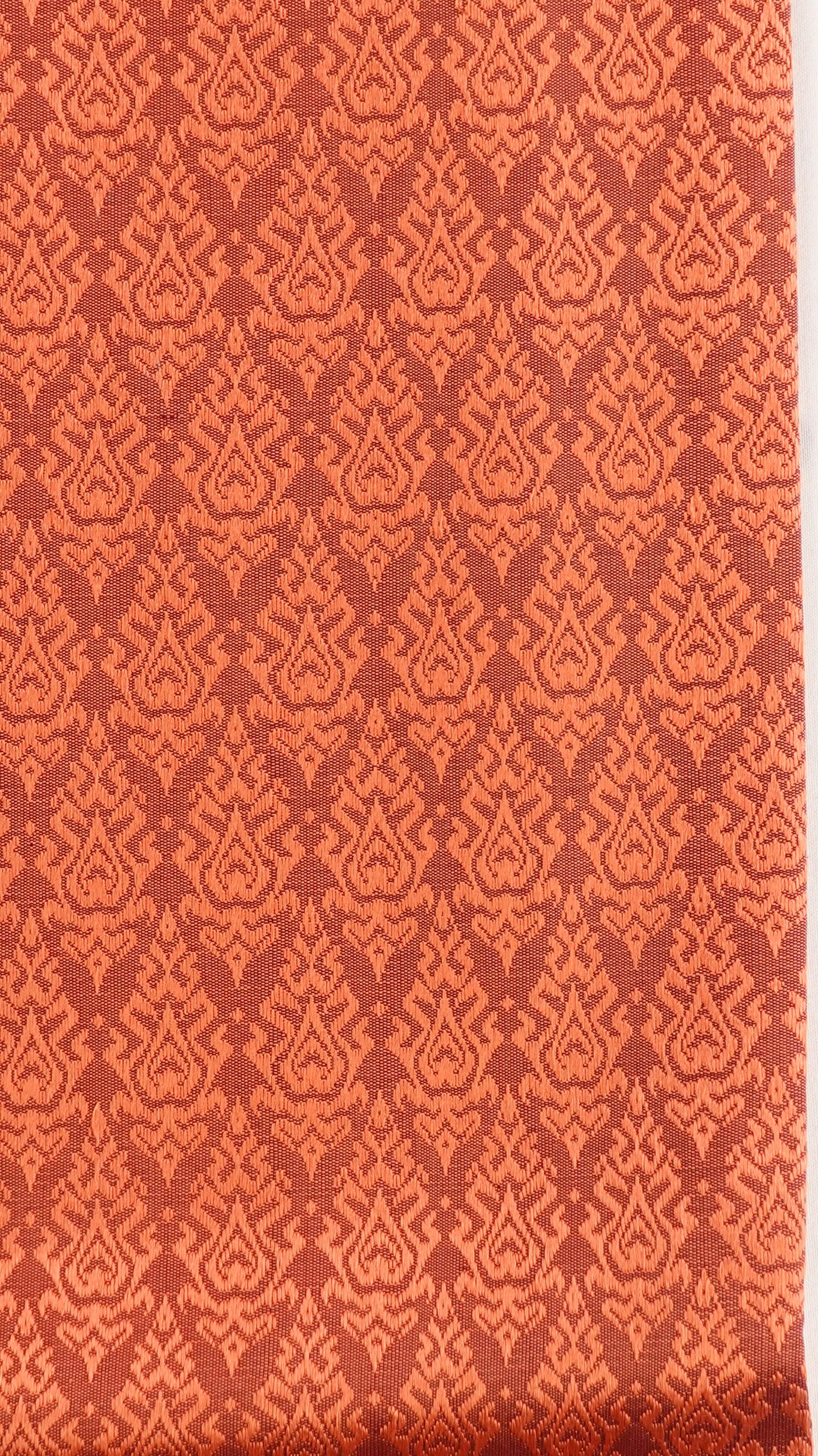 ซิ่น ผ้าไหมยกสุรินทร์ ไหมแท้ ขนาด 1x2เมตร เกาะเชิงดิ้นทอง พื้นสีส้มอิฐ N11-NY-0901673