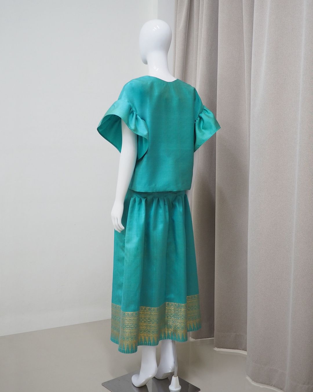 แบบตัดชุด แยกชิ้น เสื้อ+กระโปรง ผ้าไหม (ไม่รวมผ้า) chobmai x JHN รหัส CUT-51-062767