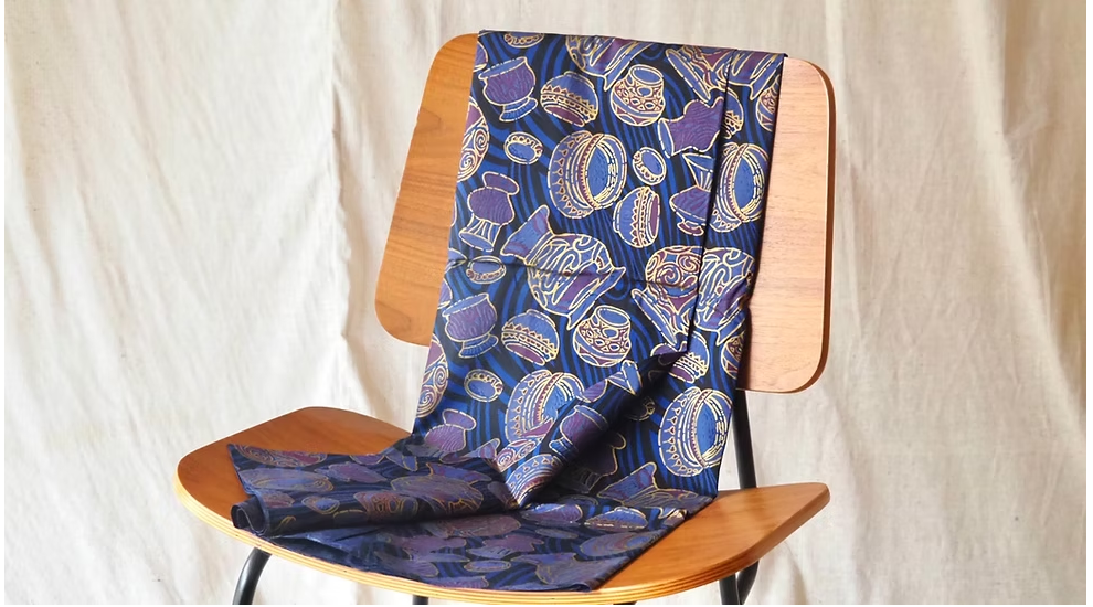 ผ้าไหมพิมพ์ลาย 2เส้น เนื้อเรียบ (ราคาต่อหลา) พื้นสีน้ำเงิน รหัส A4-CT-103499