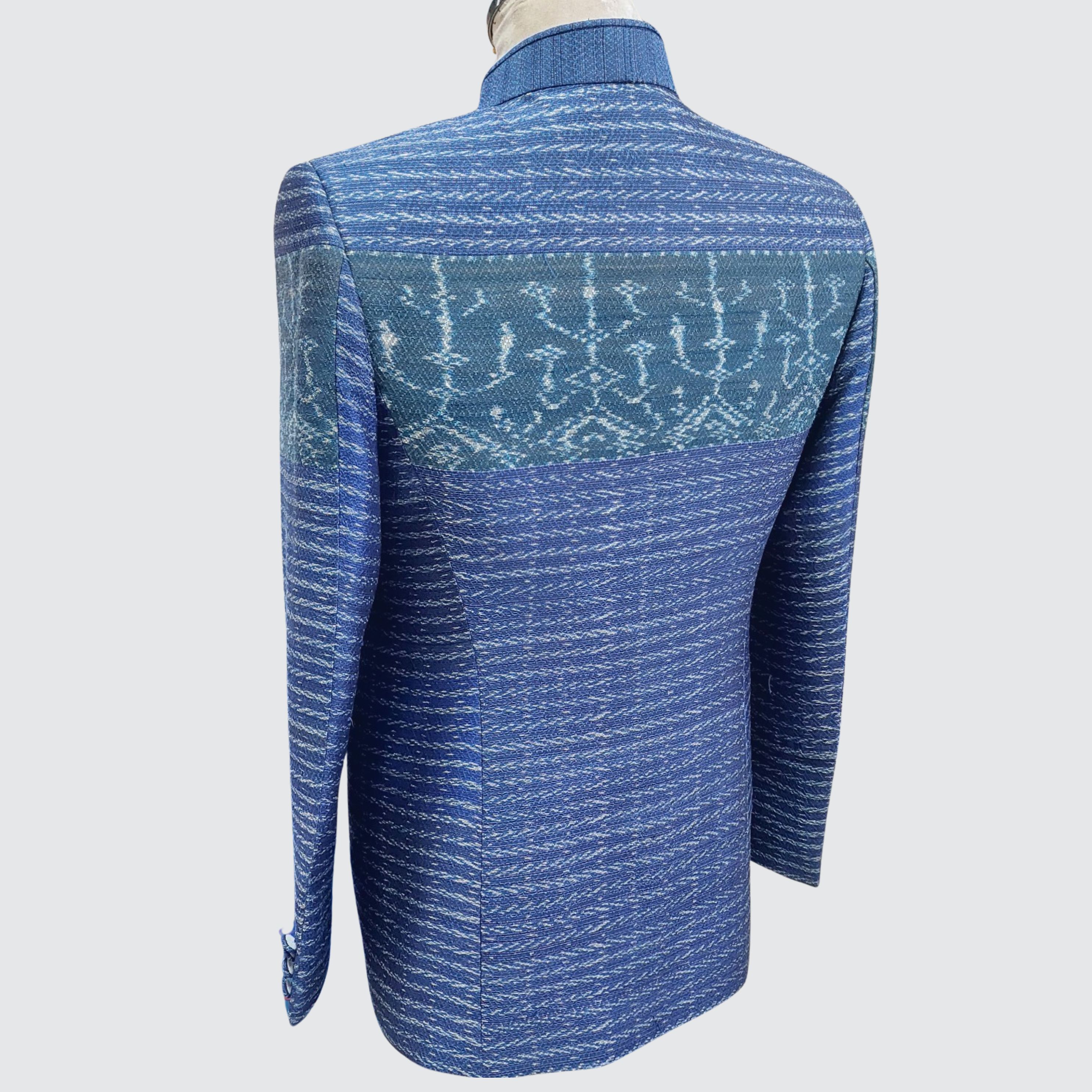 เสื้อพระราชทาน แขนยาว ผ้าไหมมัดหมี่ยกดอก มีหน้านาง | ตัดเย็บตามรูปร่าง | เลือกผ้า ส่งไซส์ได้