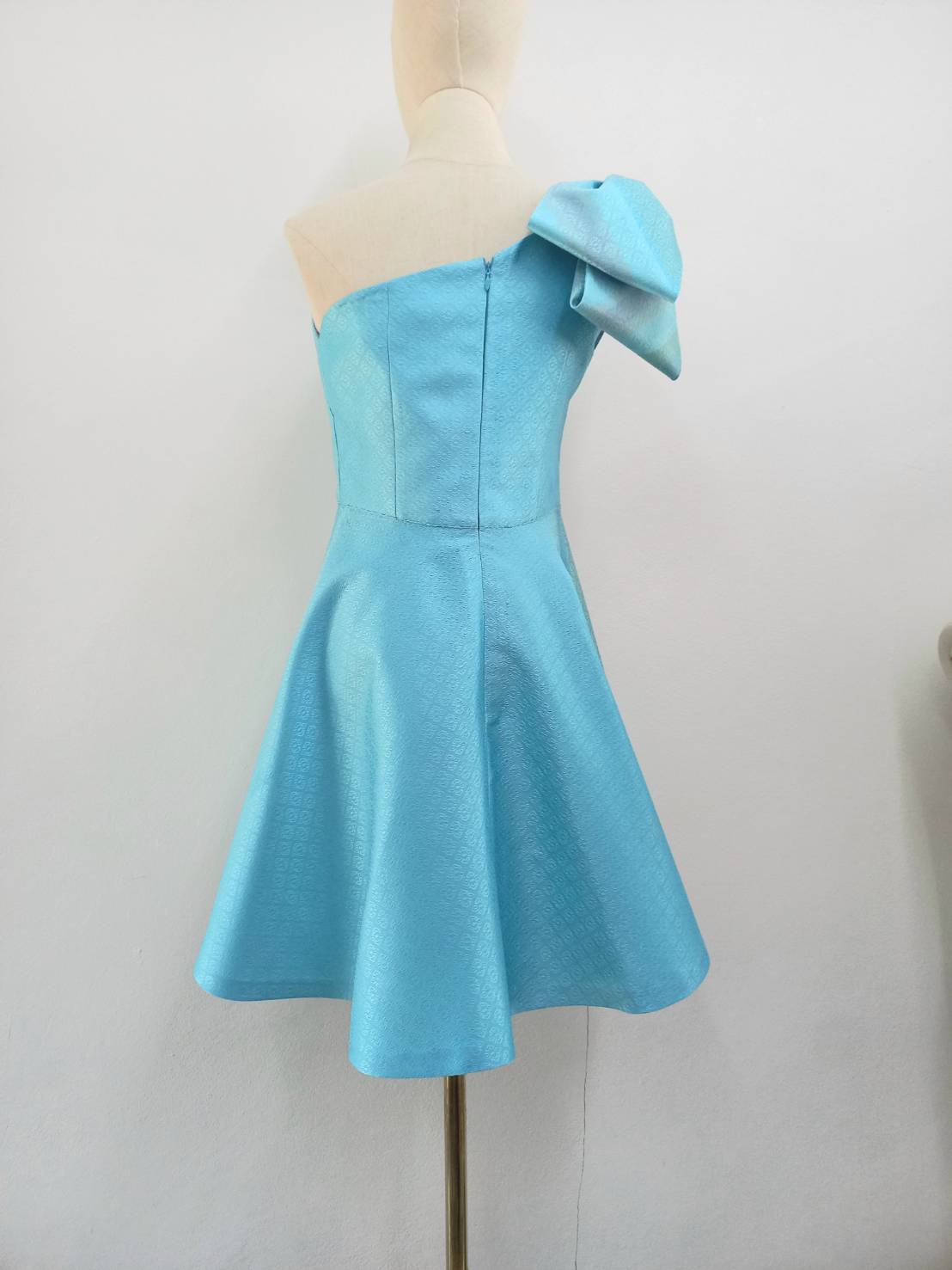 แบบตัดชุด เดรสผ้าไหม (ไม่รวมผ้า) chobmai x ARW รหัส CUT-ARW-11767