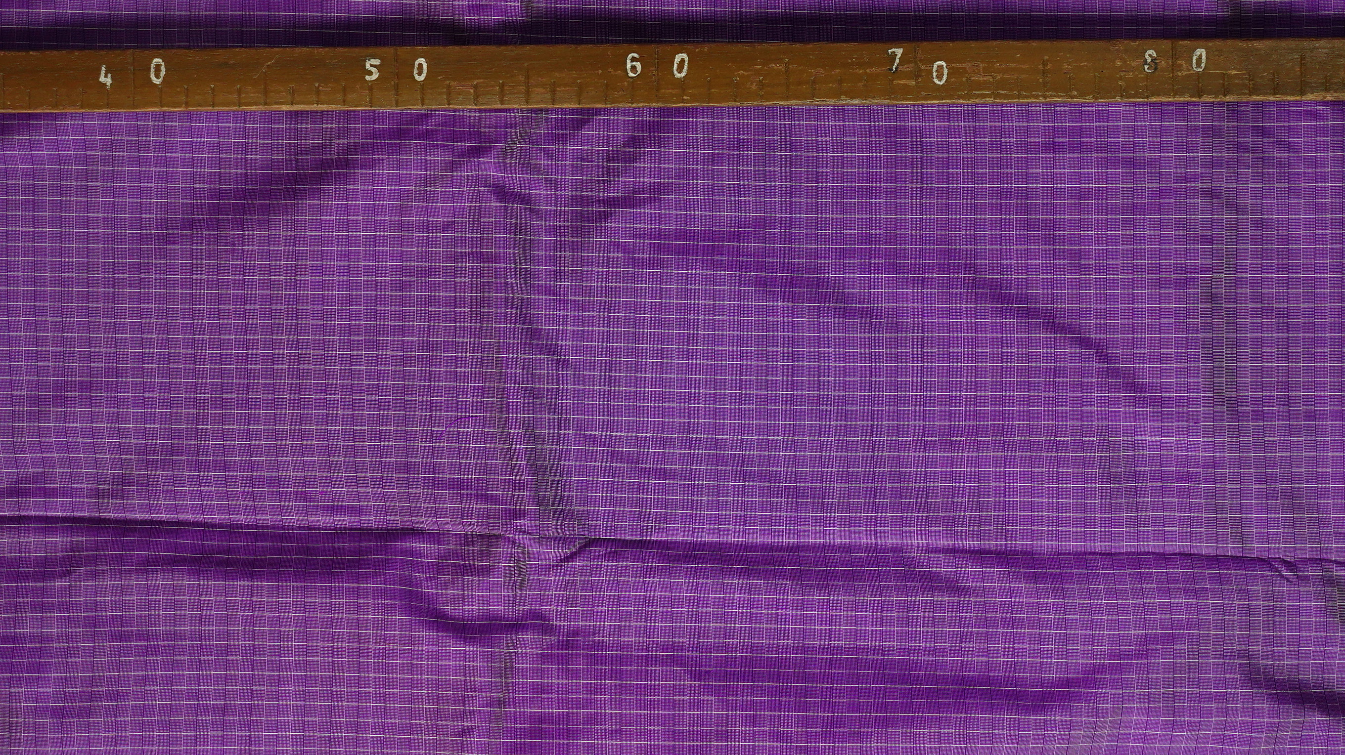 ผ้าไหมลายเกล็ดเต่า ไหมแท้ ลายเล็ก สีม่วง ขายตามความยาวหลา รหัส R1D-NY-01236800