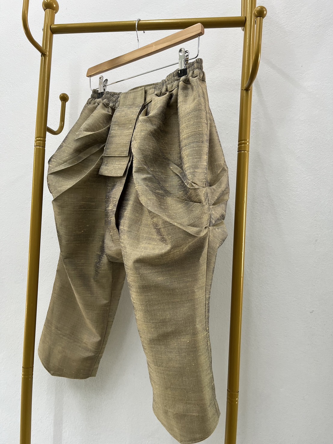 สั่งตัดเย็บ โจงกระเบน เอวยางยืด ติดตะขอ มีซิปซ่อนหลังทบหน้าผ้าโจง ทรงตามแบบ (ไม่รวมผ้า) รหัส CUT-JHN-0730671