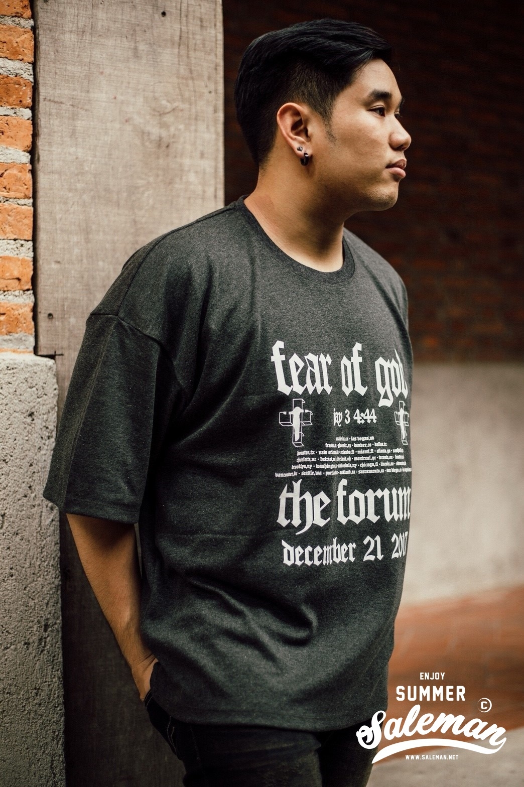 เสื้อยืด the forum สีเทาเข้ม -111-2