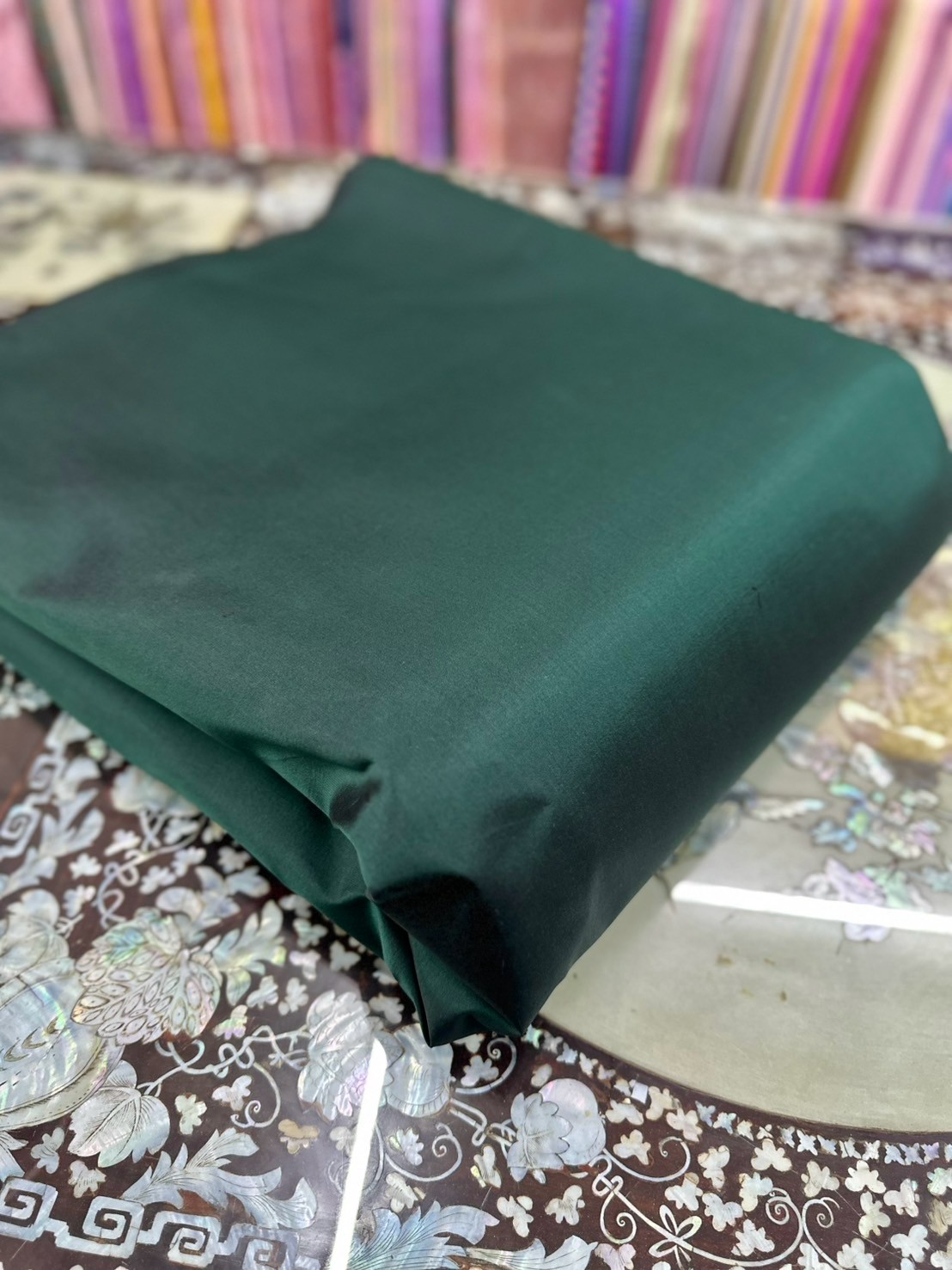 ผ้าไหมสีพื้น เนื้อเรียบ ไหมแท้ 2เส้น สีเขียวหัวเป็ด (ราคาต่อหลา) รหัส C-ME-30112