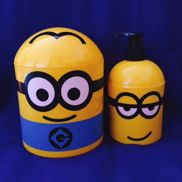 กล่องทิชชู + ขวดใส่สบู่เหลว ลายมินเนี่ยน Despicable Me Minion Made น่ารัก น่าสะสมกับของพรีเมี่ยมสุดชิกส์ สำหรับแฟนพันธุ์แท้ มินเนี่ยน มีมาให้ครบชุดในกล่อง