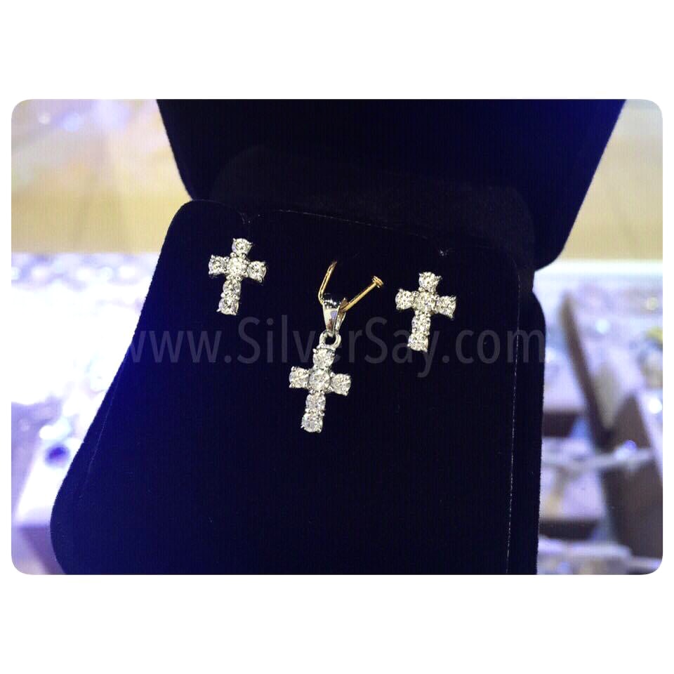 จี้ไม้กางเขนจิ๋วฝังเพชรสวิสแถว/สีทองคำ22k