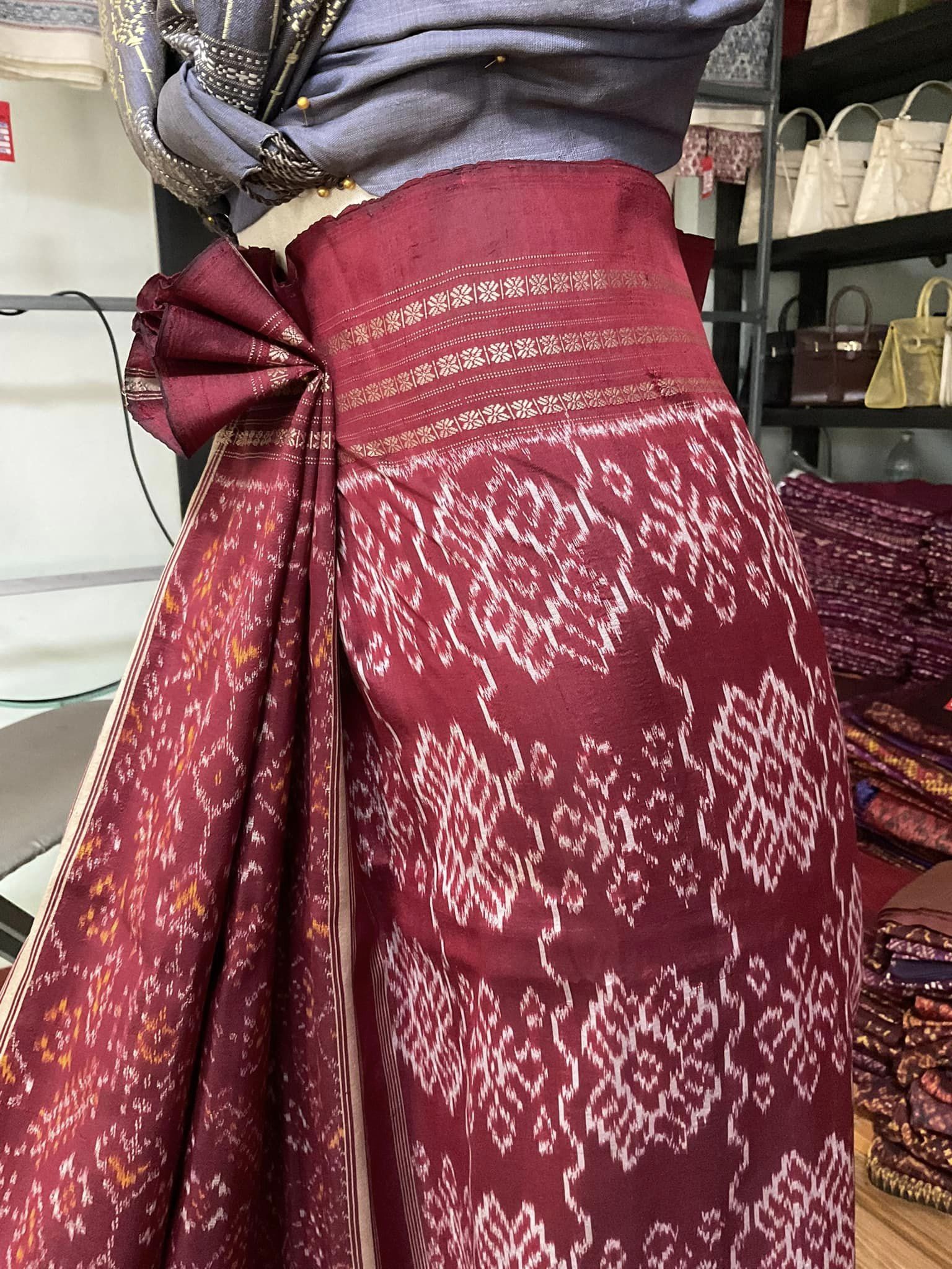 ซิ่น ผ้าปาโตล่า ไหมแท้ ขนาด 115x190ซม. พื้นสีแดง รหัส N9-SIL-1125674