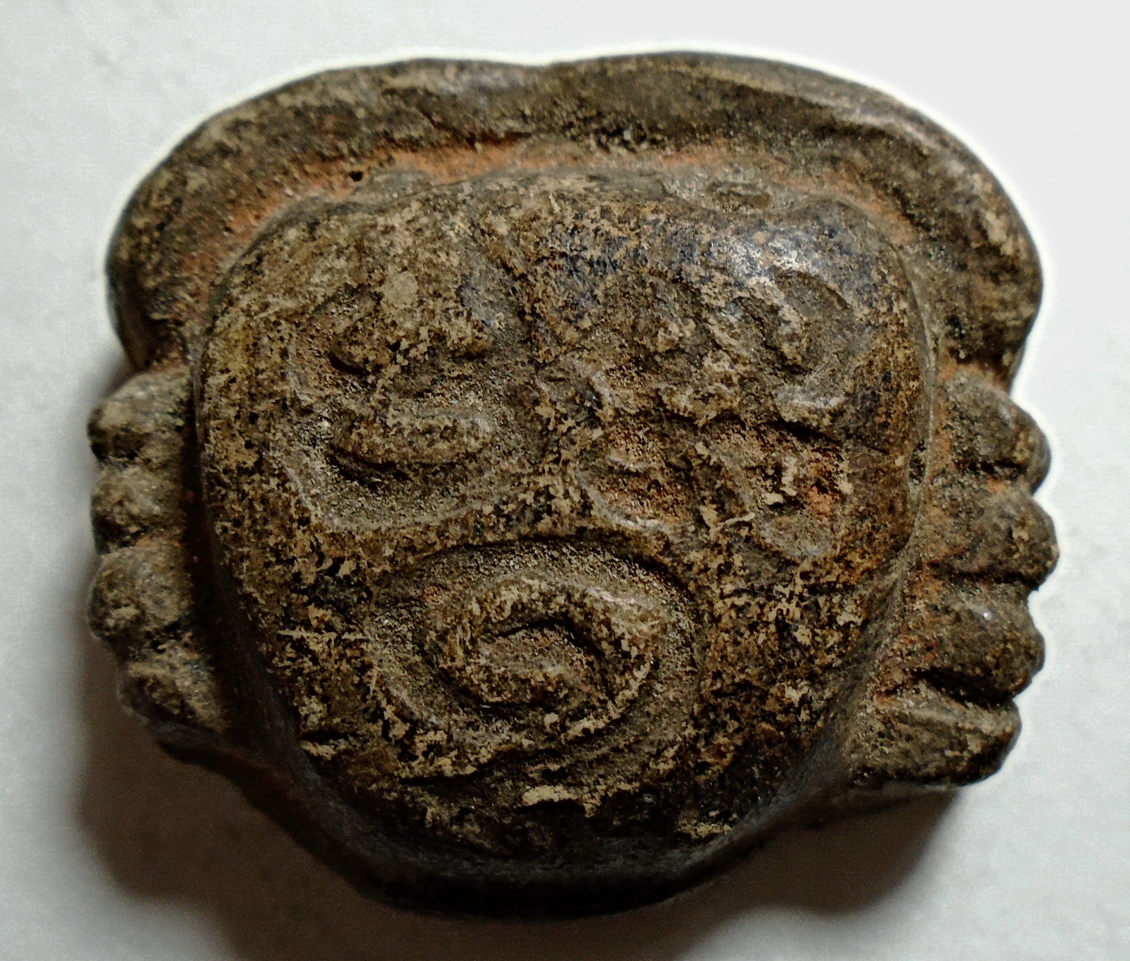 เครื่องรางเก่า เนื้อผงผสมผงว่านยา ไม่ทราบที่หลังจารย์ (ขายแล้ว)