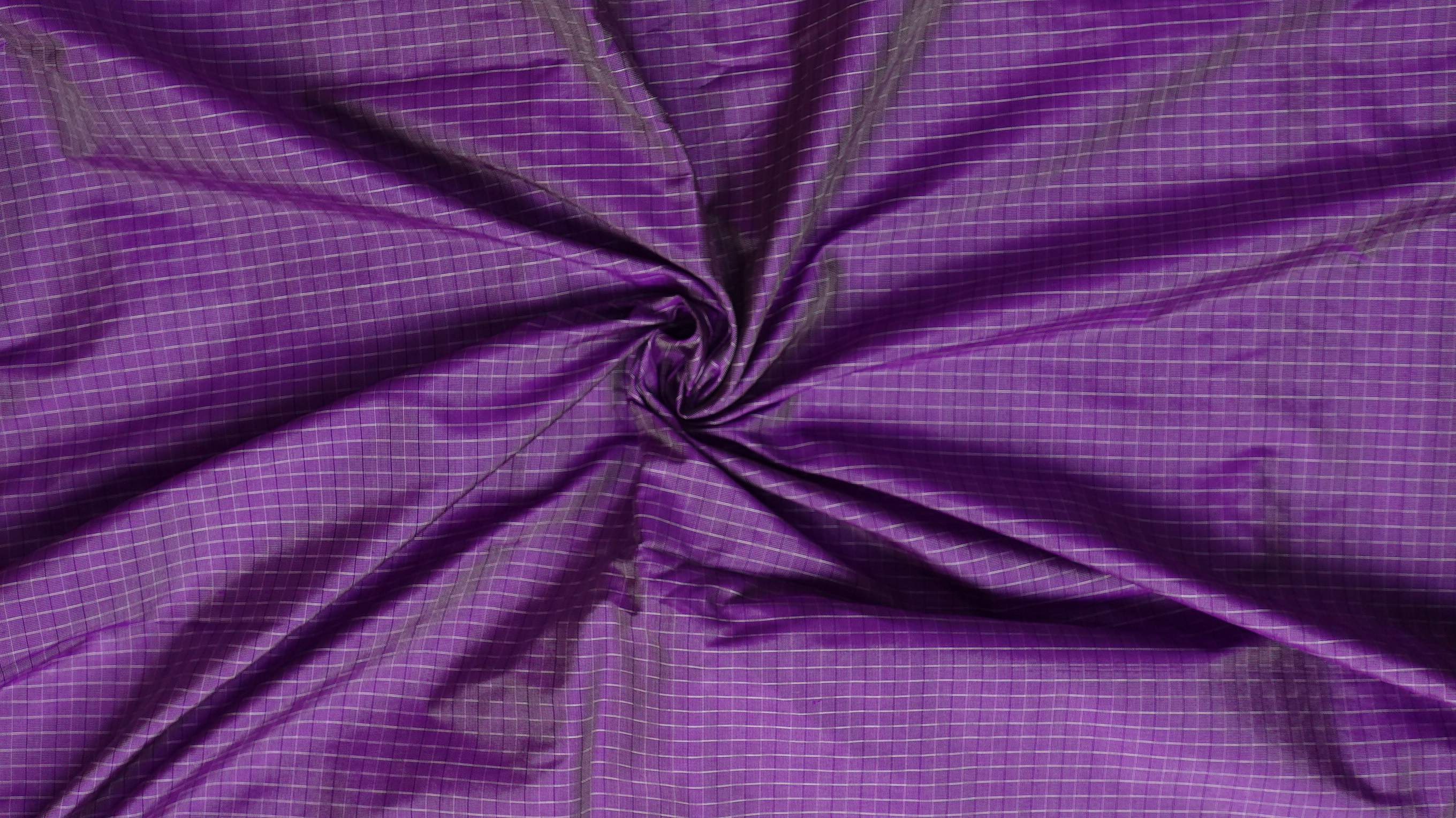 ผ้าไหมลายเกล็ดเต่า ไหมแท้ ลายเล็ก สีม่วง ขายตามความยาวหลา รหัส R1D-NY-01236800