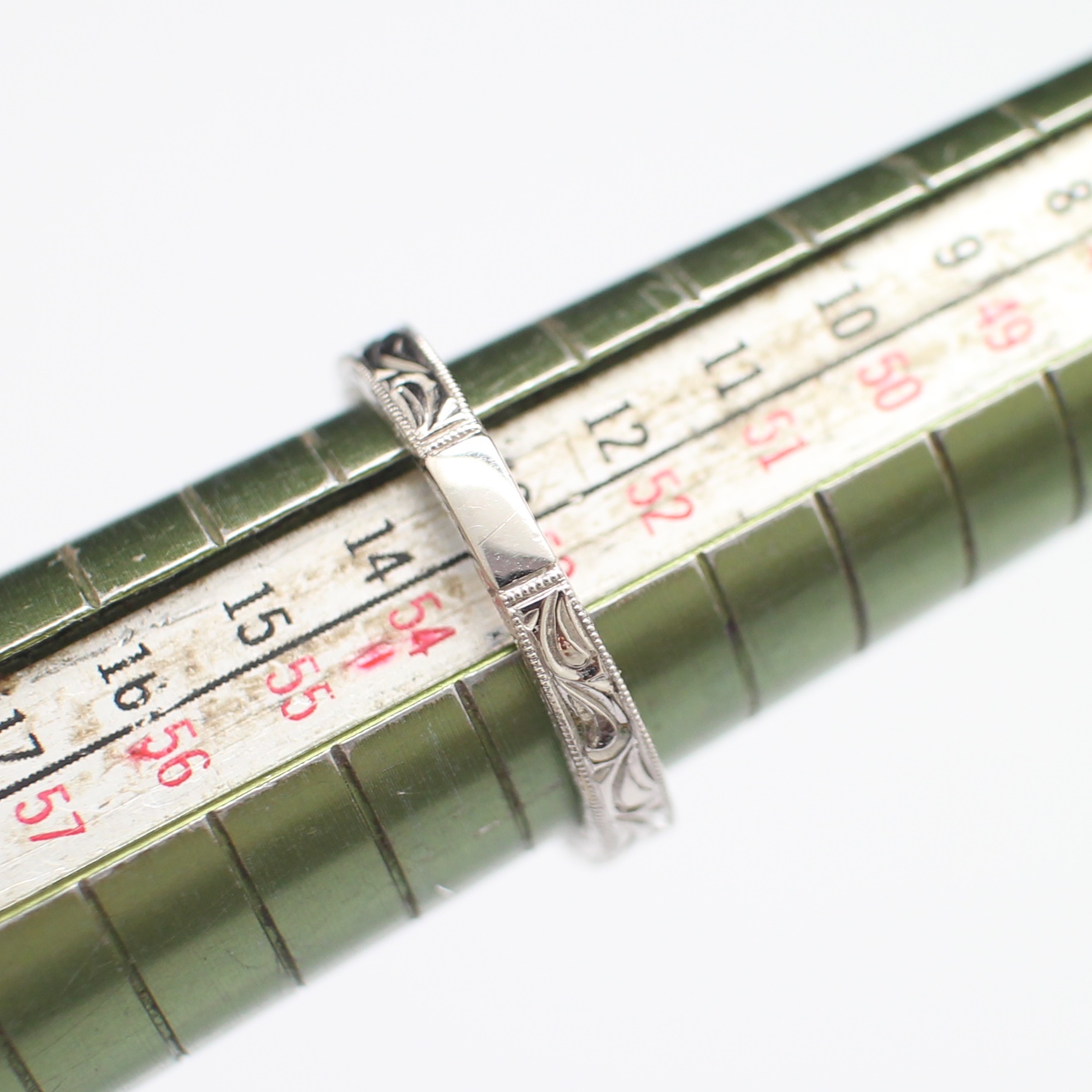 RG250131 แหวนไพลิน เพชรแท้ 12 เม็ด 0.36 กะรัต และ 20 เม็ด 0.40 กะรัต ทองแท้ 18k นน.รวม 4.7 กรัม ขนาดแหวน 53