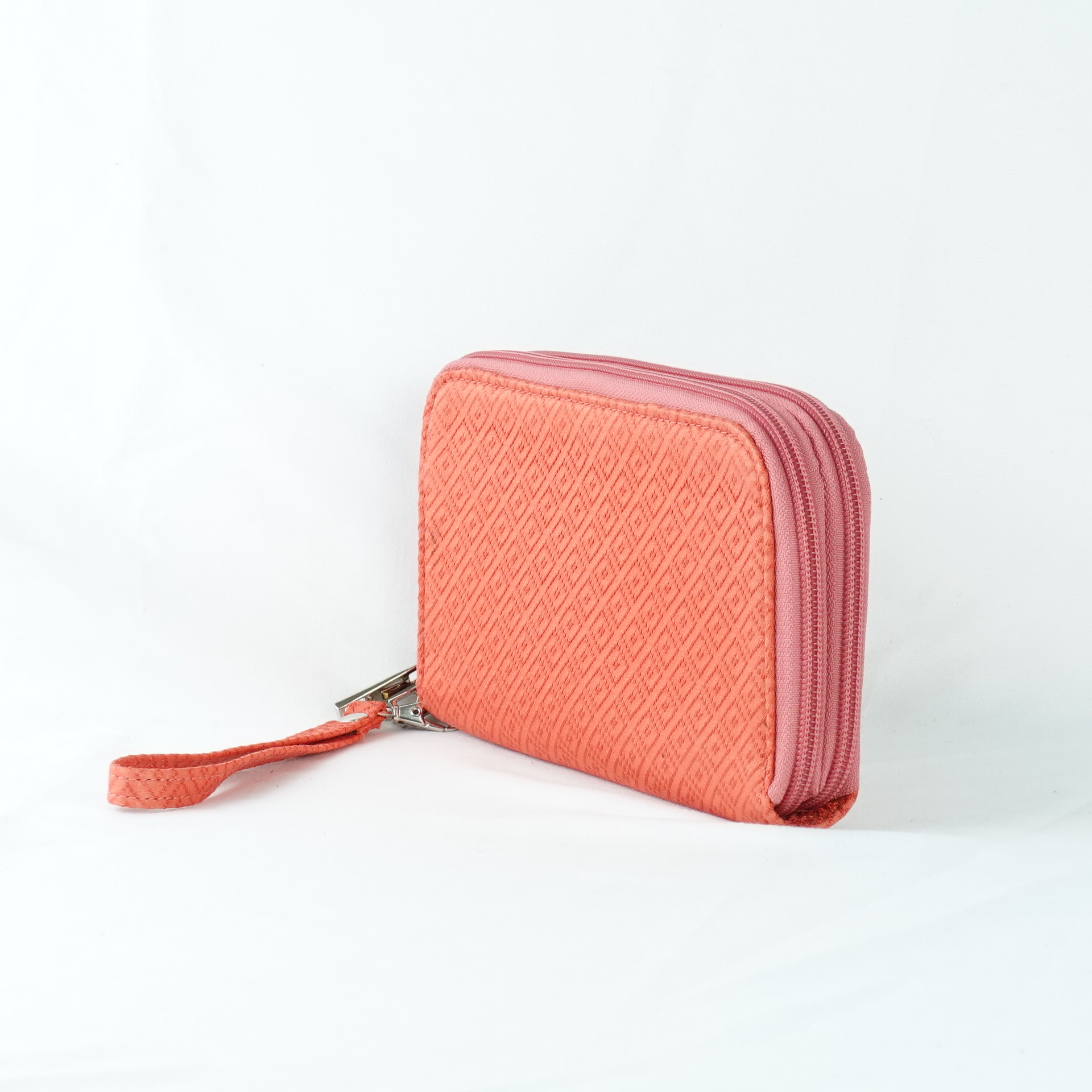 กระเป๋าเงินผ้าไหม ซิปรอบ2ซิป ขนาด 3x11x21ซม.พื้นสีส้มโอรส รหัส GM-TT-060568175