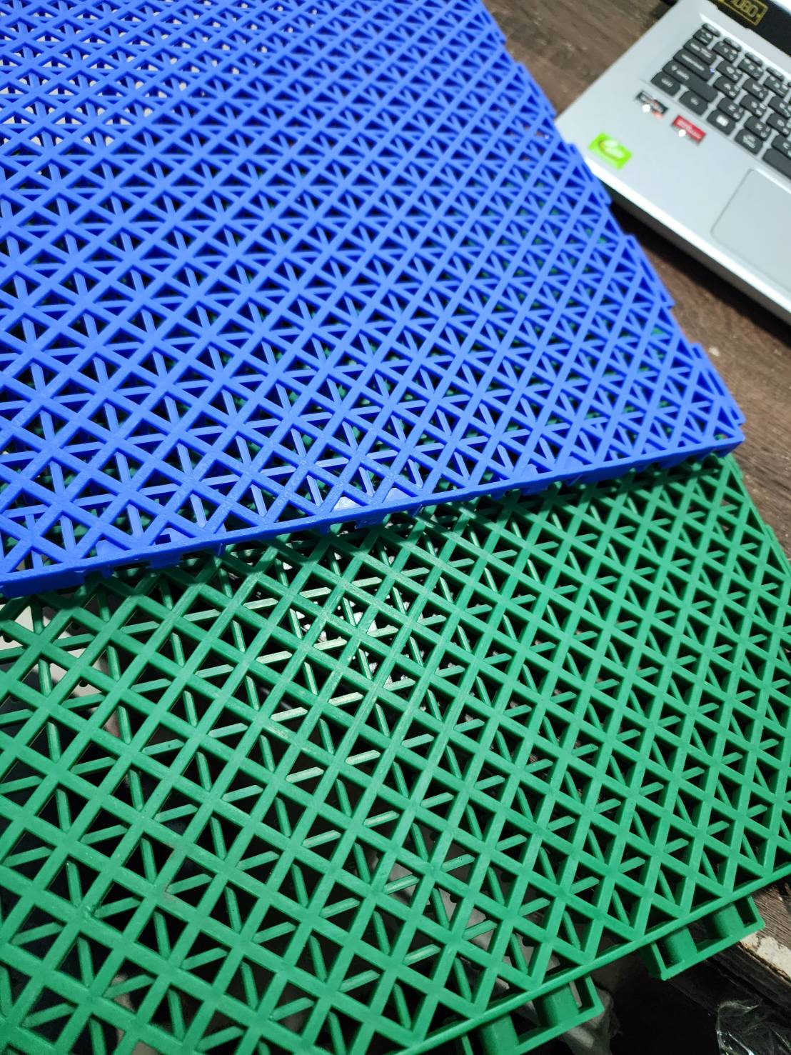 พื้นสนามบาส ไวนิลpvc ใช้ในร่ม รับแรงกระแทกได้ดี