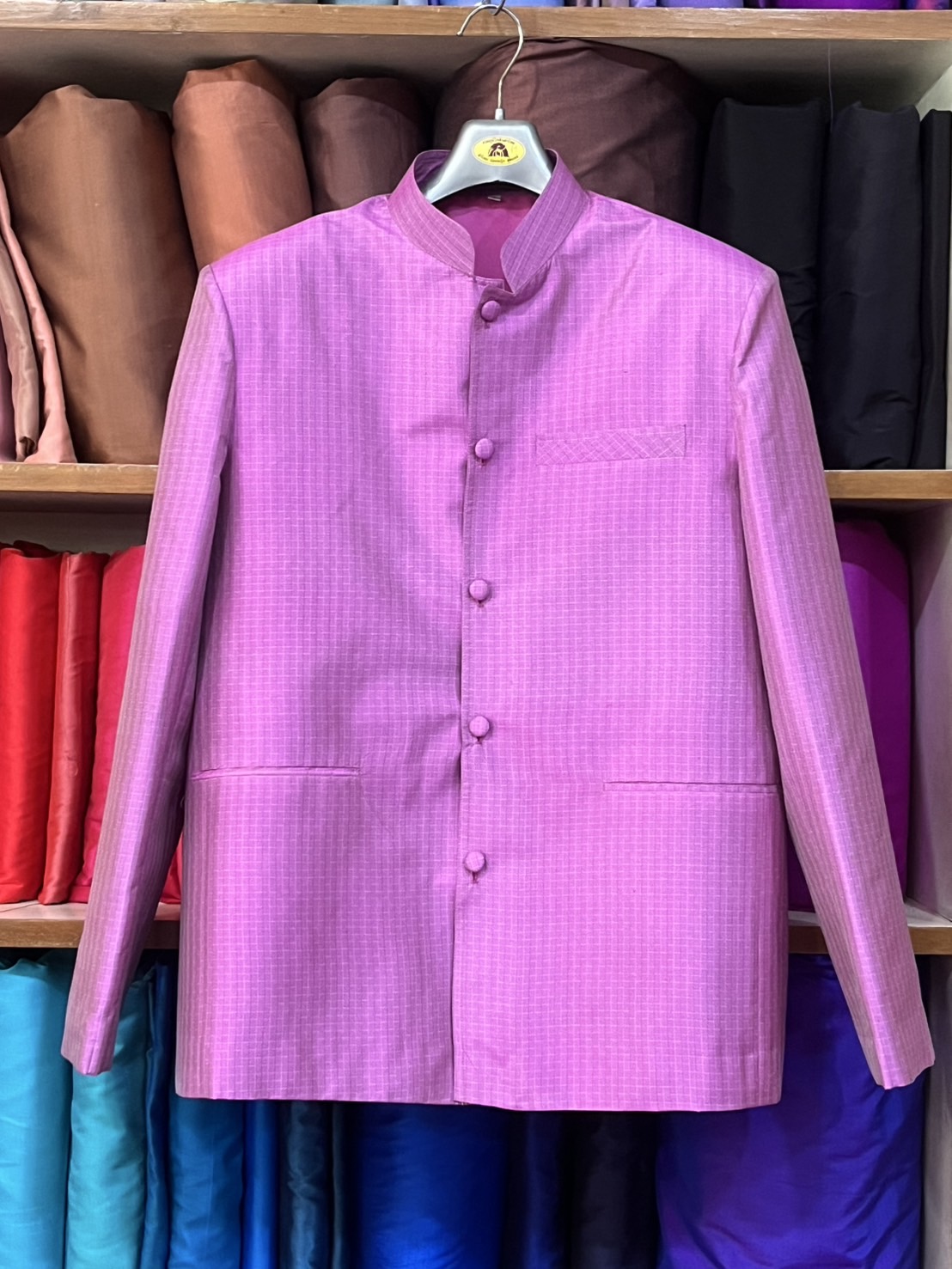 เสื้อสูทไหมคอพระราชทาน แขนยาว ลายเกล็ดเต่า ไซส์ L สีชมพู รหัส DM-NY-012468