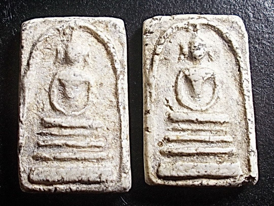 สมเด็จคะแนนหูบายศรี เนื้อผง วัดประสาท ปี 2506 มาเป็นคู่ ราคาพิเศษล้างสต๊อก