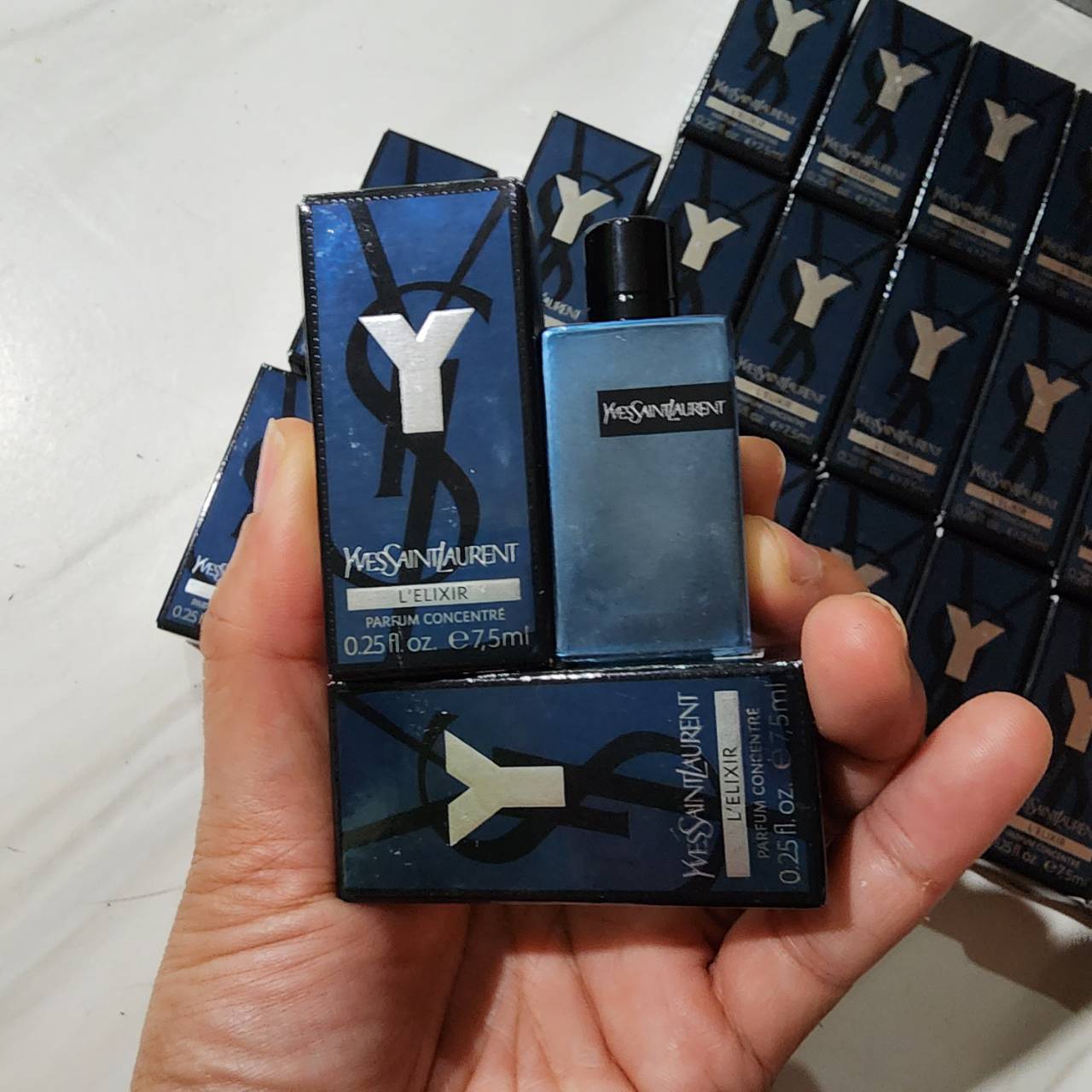 น้ำหอมจิ๋วมินิ YSL Y L'Elixir Parfum 7.5ml แบบแต้มมีกล่อง ( Mini Perfume น้ำหอมขนาดพกพา) น้ำหอมจิ๋วมินิ ขวดน่ารัก ตั้งโชว์ก็สวย พกพาก็สะดวก หัวแต้มตามจุดชีพจร
