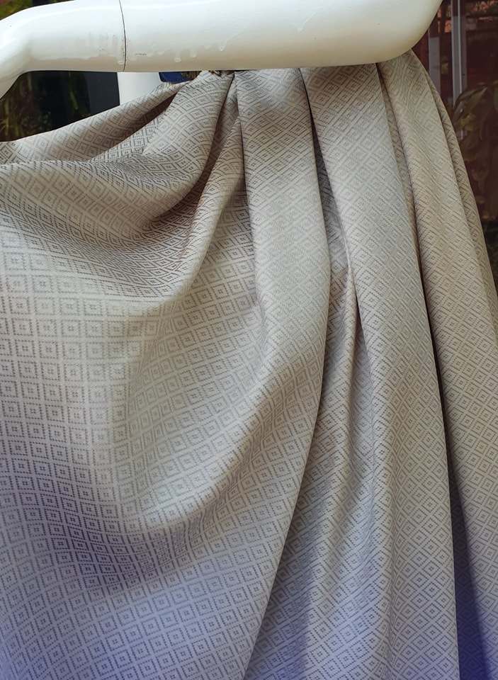 ผ้าไหมสีพื้นโมเดิร์น ยกดอกลูกแก้ว ย้อมเชิงลายดอกไม้ สไลด์สี เฉดสีเทา-สีน้ำเงิน เลือกขนาด รหัส BT-TT04