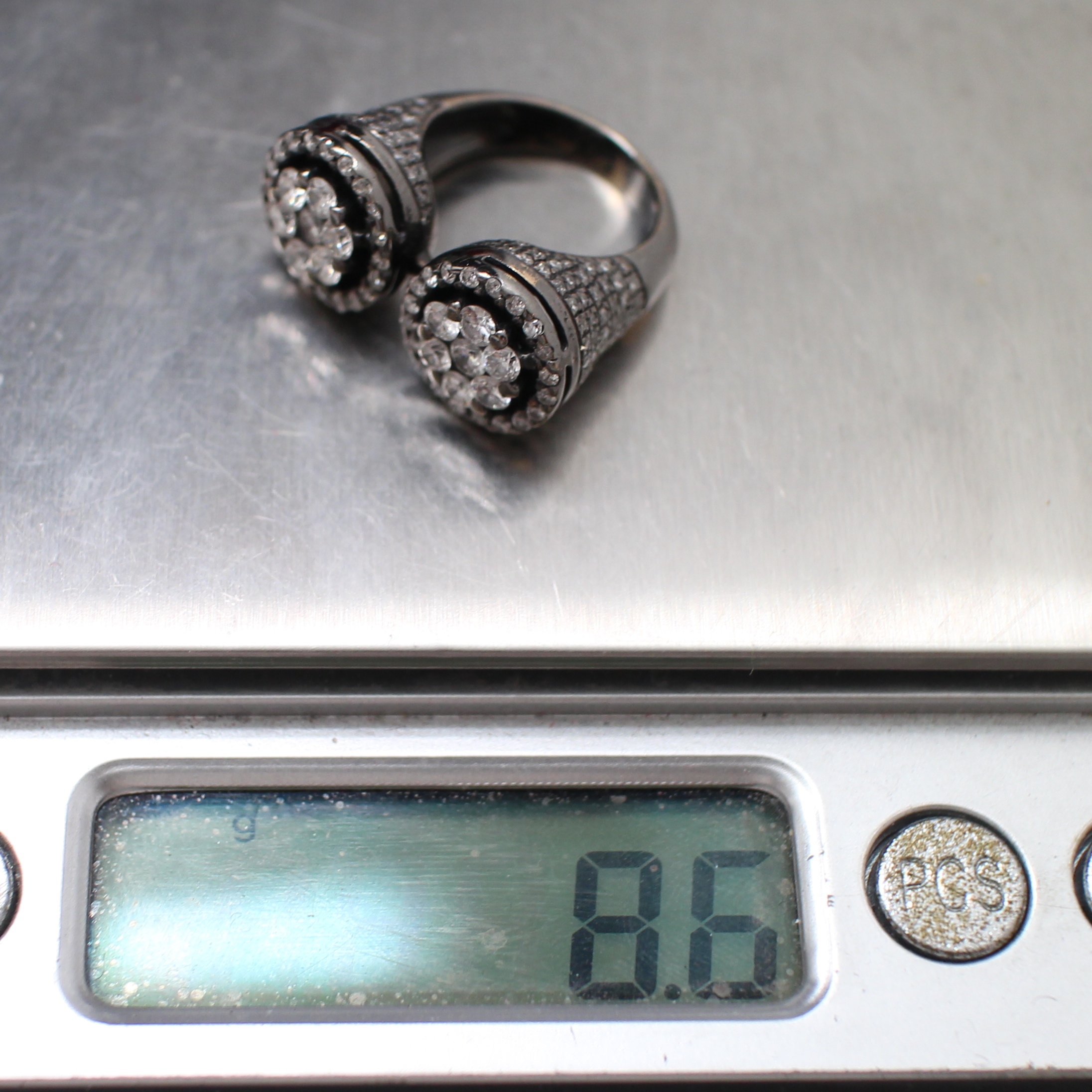 RG250109 แหวนเพชรกรจุกหัวชน เพชรแท้ 12 เม็ด 0.60 กะรัต และ 40 เม็ด 0.40 กะรัต ,160 เม็ด 1.20 กะรัต ทองแท้ 9k ชุบดำ นน.รวม 8.6 กรัม ขนาดแหวน 48 งานสวย คลาสสิค