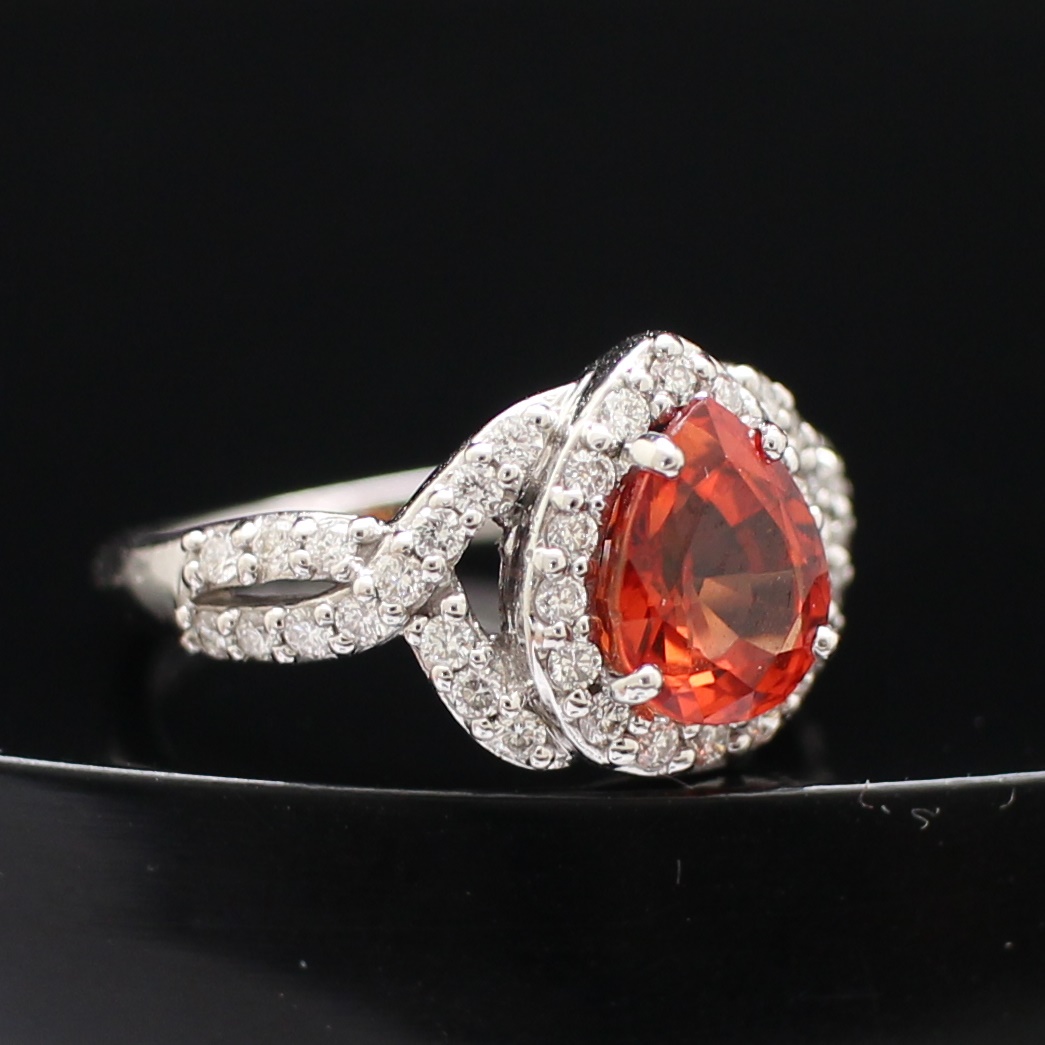 RG250292 แหวนออเร้นท์ซัฟไฟร์หยดน้ำ ล้อมเพชรแท้ 0.49 กะรัต ทองแท้ 18k นน.รวม 4.5 กรัม ขนาดแหวน 50