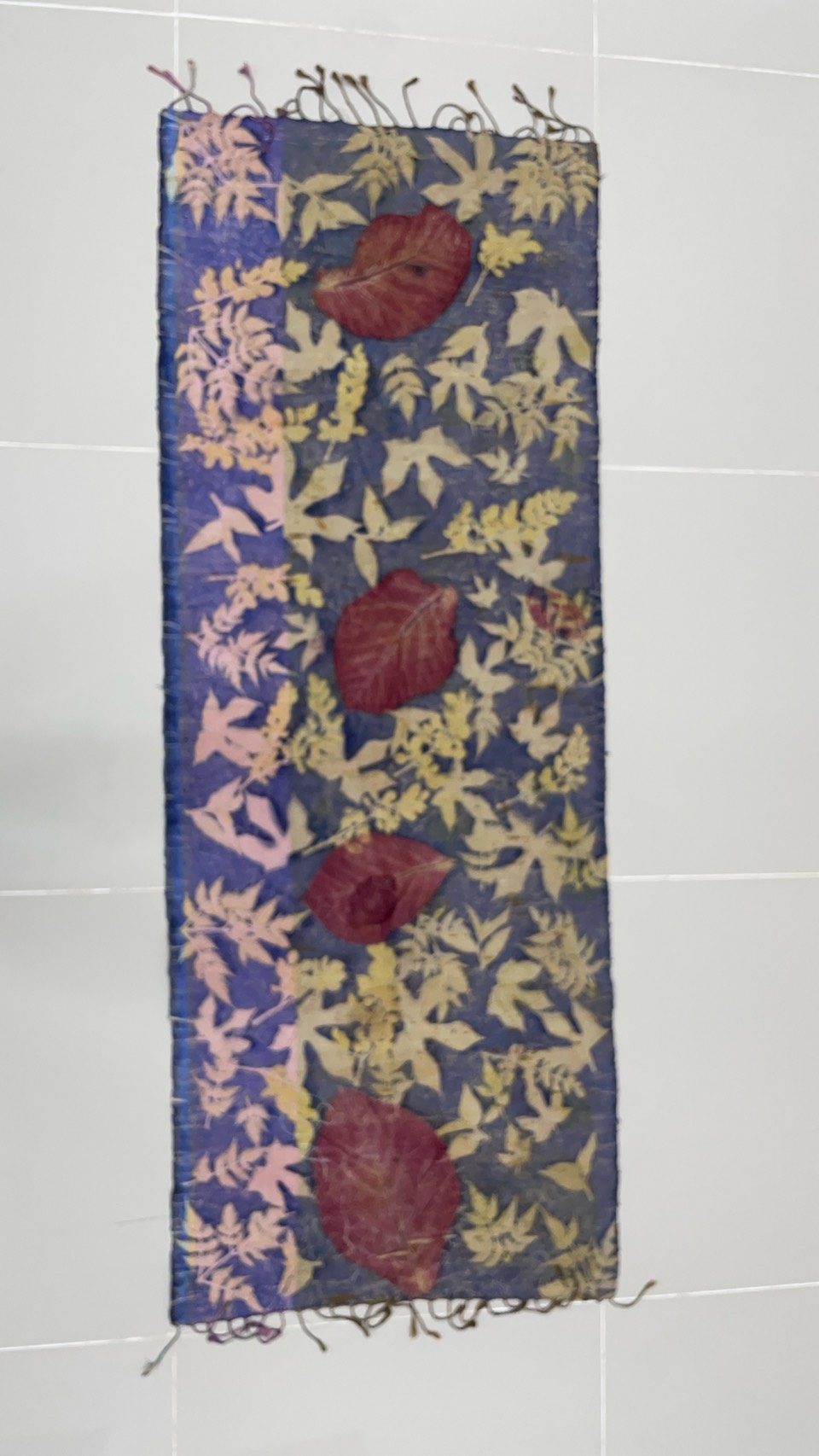 ผ้าคลุมไหล่ผ้าไหม Eco print เนื้อหยาบนุ่ม มีชายครุย ขนาด 60x180ซม. สีน้ำเงินคราม รหัส ECO-82-11146813