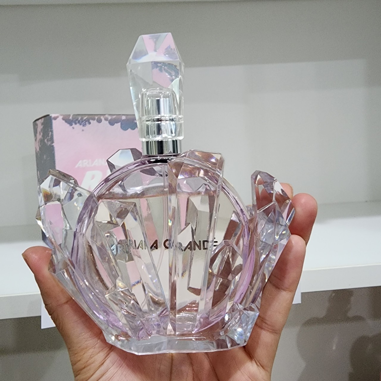 น้ำหอมแท้แบ่งขาย Ariana Grande R.E.M 💦แบ่ง 💕Travel Size แบบทดลอง