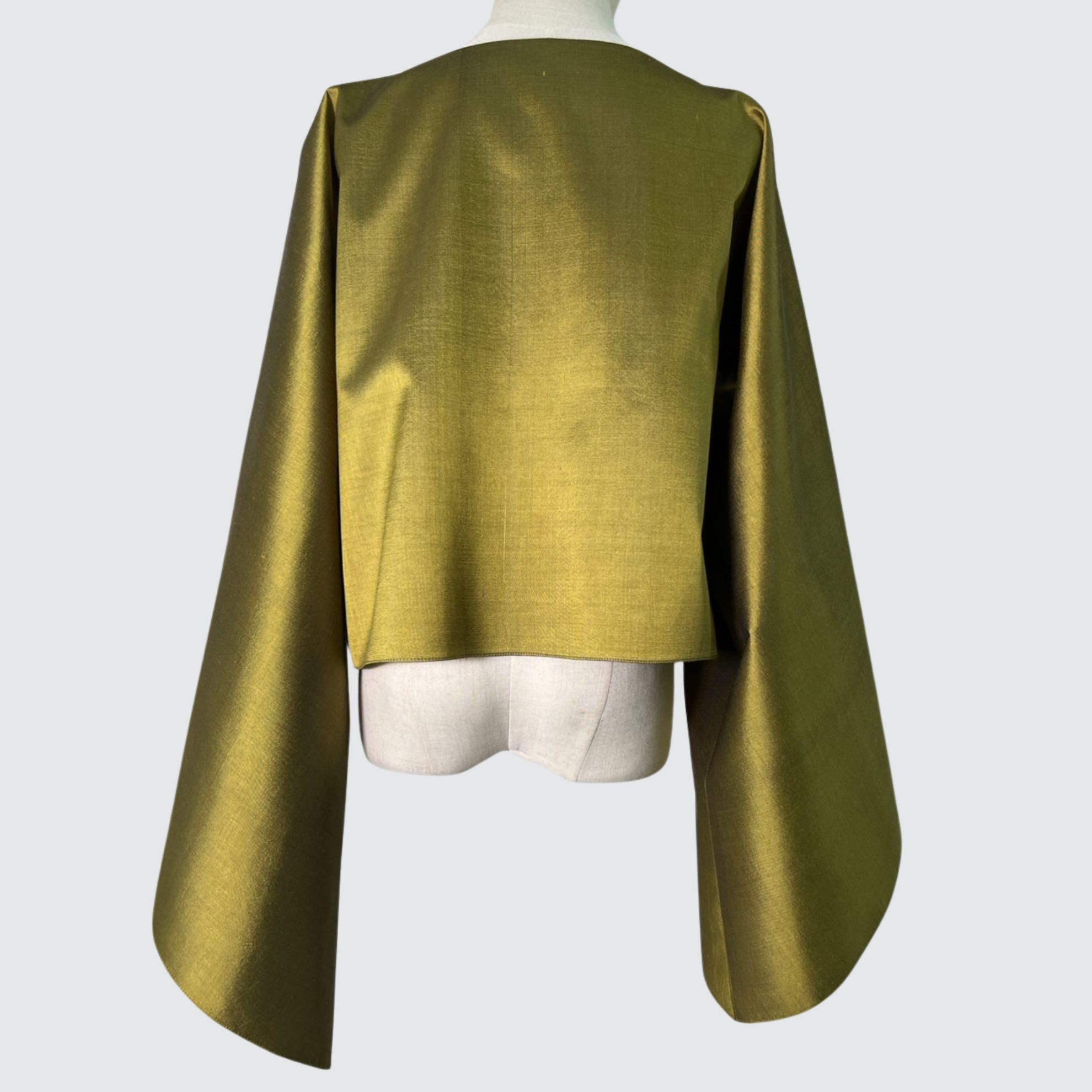 เสื้อแขนยาว ตัดเย็บจากไหมสีพื้น เนื้อเรียบ ไหมแท้ 100% | ตัดเย็บตามรูปร่าง | เลือกผ้า ส่งไซส์ได้