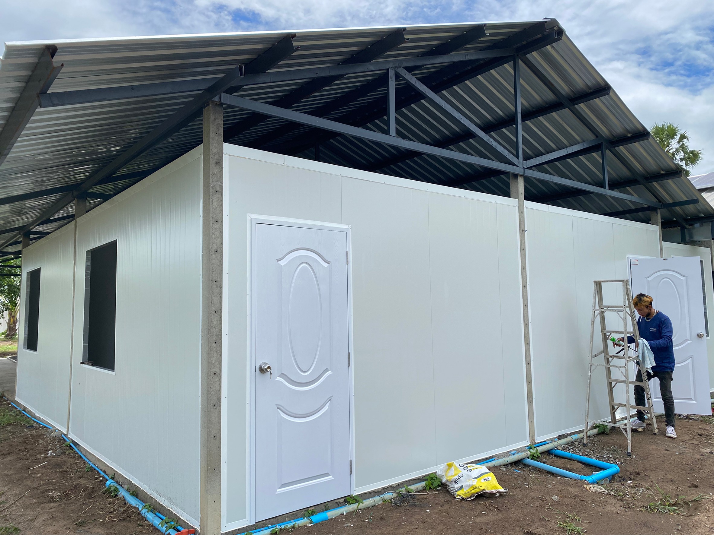 งานกั้นห้อง งานต่อเติม กั้นห้องใต้โครงหลังคาเดิม ขนาด 7.60x9.00 เมตร ไทรน้อย