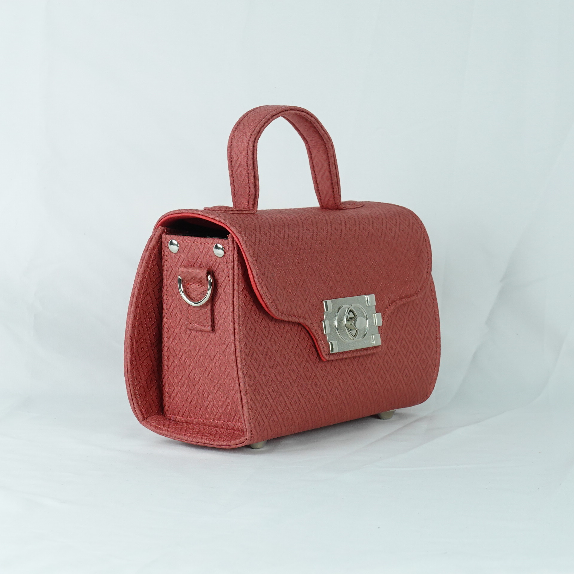 กระเป๋าถือผ้าไหมทรงกล่องฝาพับ ขนาด 21x13x10ซม.ความสูงหูจับ 7ซม. สีส้มพีช รหัส GLA-TT-06036817