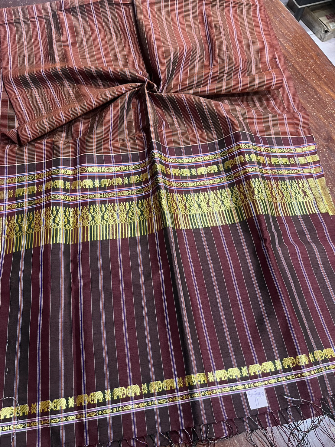 ผ้าขาวม้า ไหมแท้ ยกขิดดิ้นลายช้าง มีชายครุย ขนาด 65X200ซม. รหัส R4E-NY-11