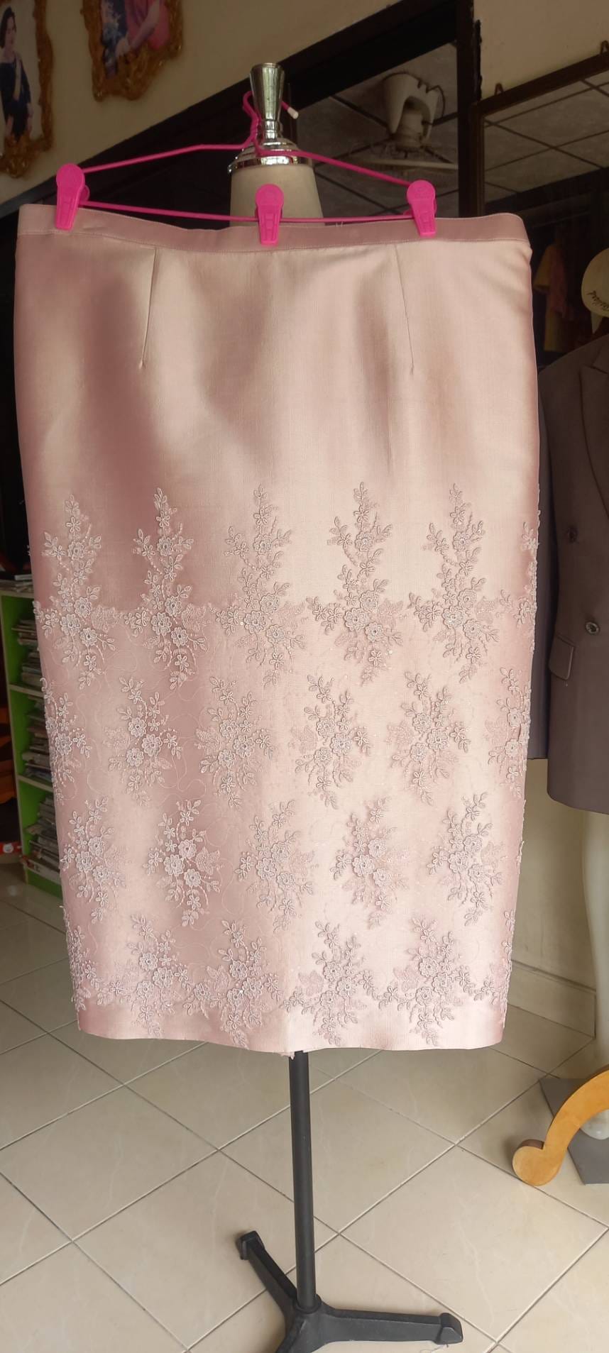 แบบตัดชุดเสื้อ+กระโปรง+แต่งลายลูกไม้ (ยังไม่รวมผ้า) chobmai xARW รหัส CUT-ARW-092567