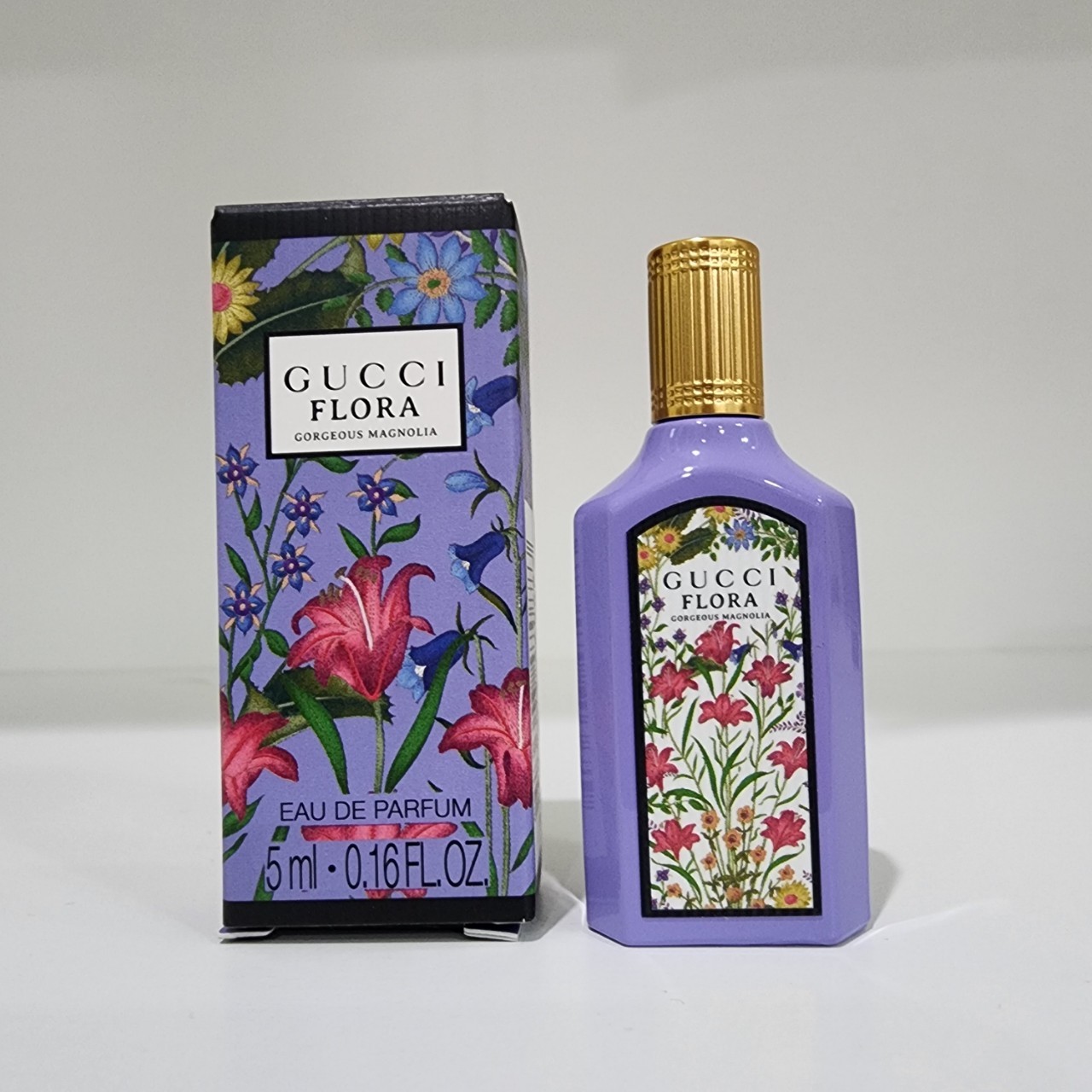 น้ำหอมจิ๋วมินิ Gucci Flora Gorgeous Magnolia Eau de Parfum 5ml กล่องป้ายไทยแบบแต้มมีกล่อง ( Mini Perfume น้ำหอมขนาดพกพา) น้ำหอมจิ๋วมินิ ขวดน่ารัก ตั้งโชว์ก็สวย พกพาก็สะดวก หัวแต้มตามจุดชีพจร