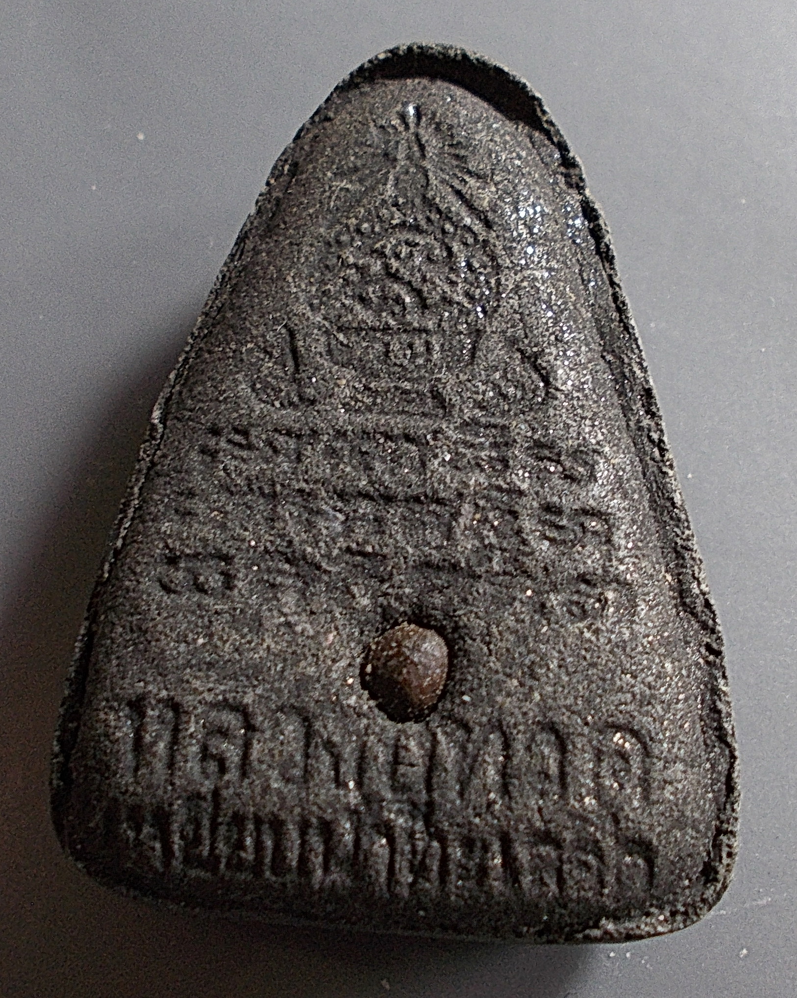 หลวงปู่ทวด เหยียบน้ำทะเลจืด เนื้อว่านดำ ฝังเม็ดแร่