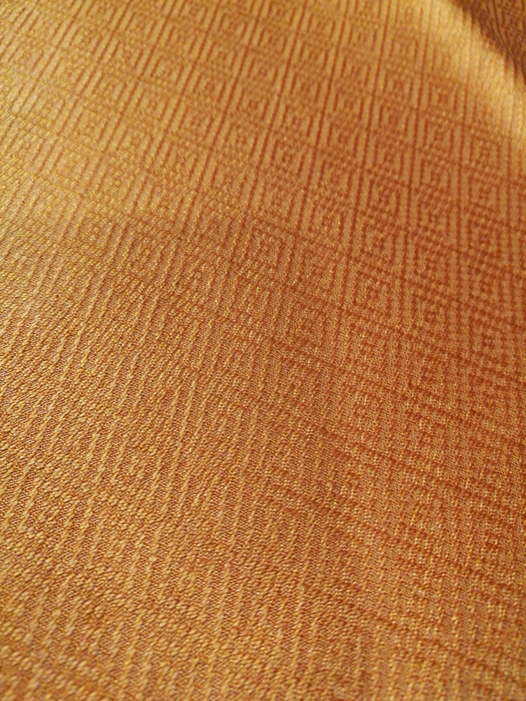 ผ้าคลุมไหล่ผ้าไหม+พร้อมกล่อง สำหรับพระสงฆ์ ไหมแท้ ทอยอกดอก ลูกแก้ว ขนาด 60x200ซม. (รวมครุย) สีเหลืองราช รหัส ZYB-NY0516661