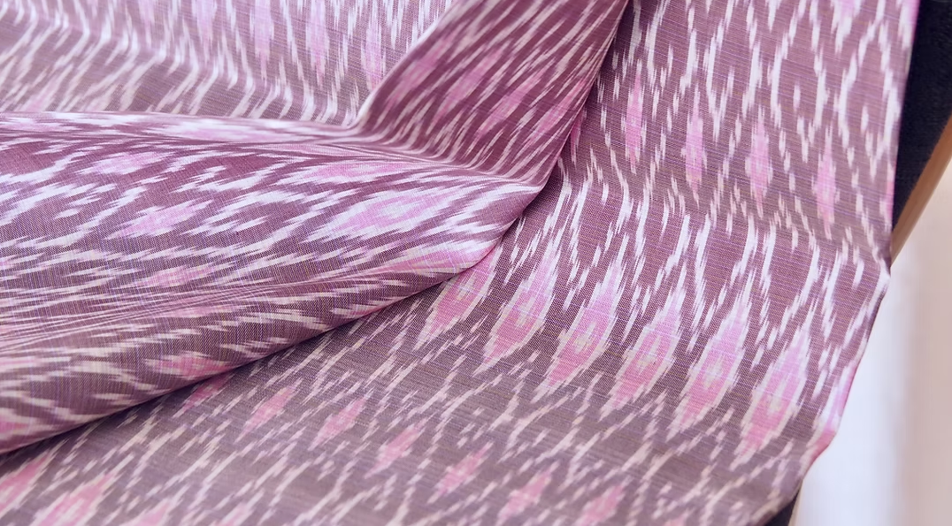 ซิ่น ผ้าไหมมัดหมี่ ไหมบ้าน ขนาด 1x2หลา พื้นสีชมพูกะปิ รหัส CISP-CT-0613683