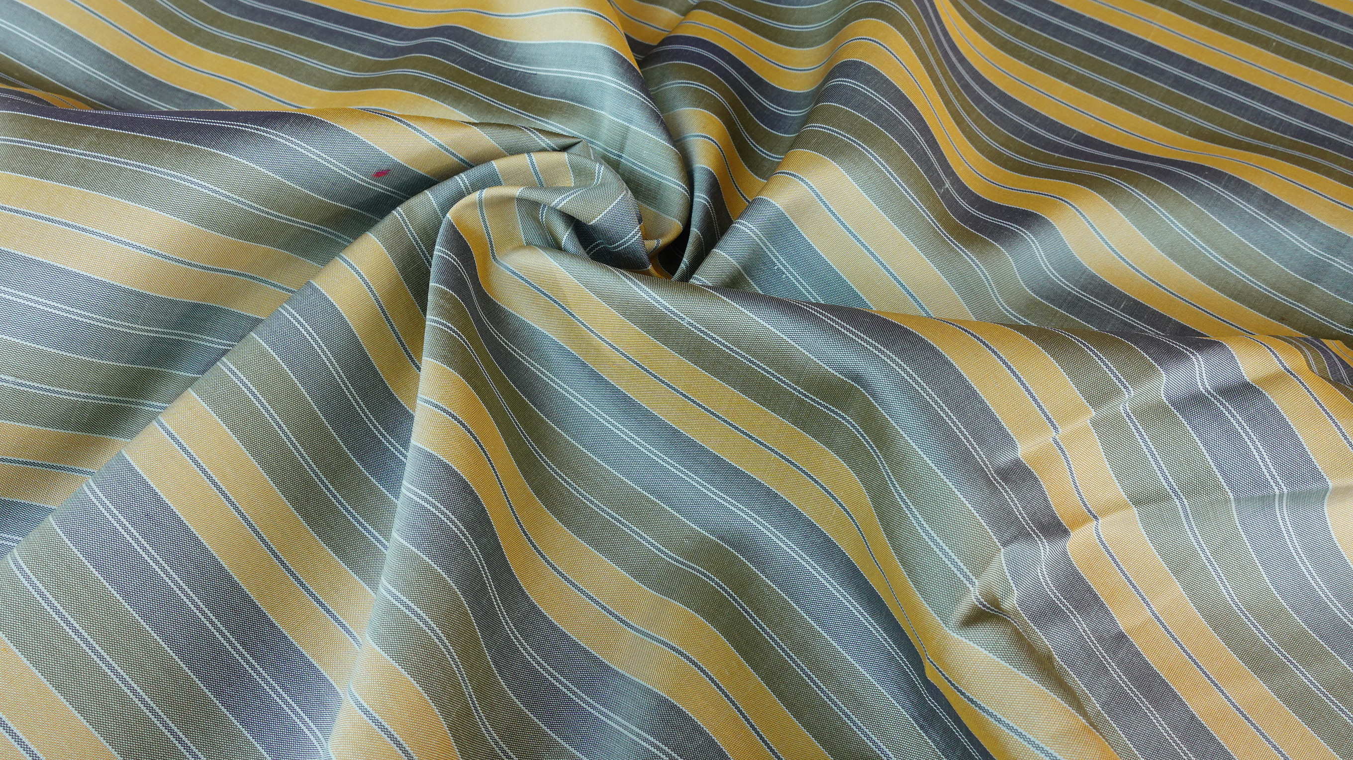 ผ้าไหม ลายริ้ว ไหมแท้ multicolor ลายขาวม้า สีเขียว (ราคาต่อเมตร) รหัส MC-76-P4583