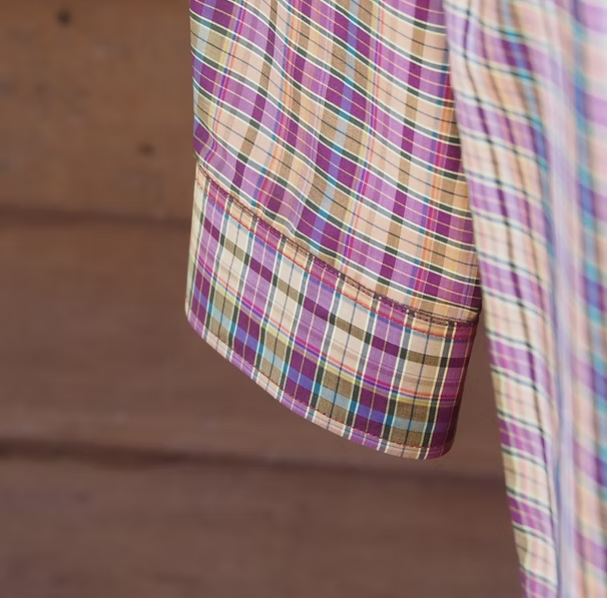 เสื้อเชิ้ตแขนยาว ผ้าไหมลายสก๊อต สีม่วงสลับเหลือง รหัส DN-CT-SKU100853