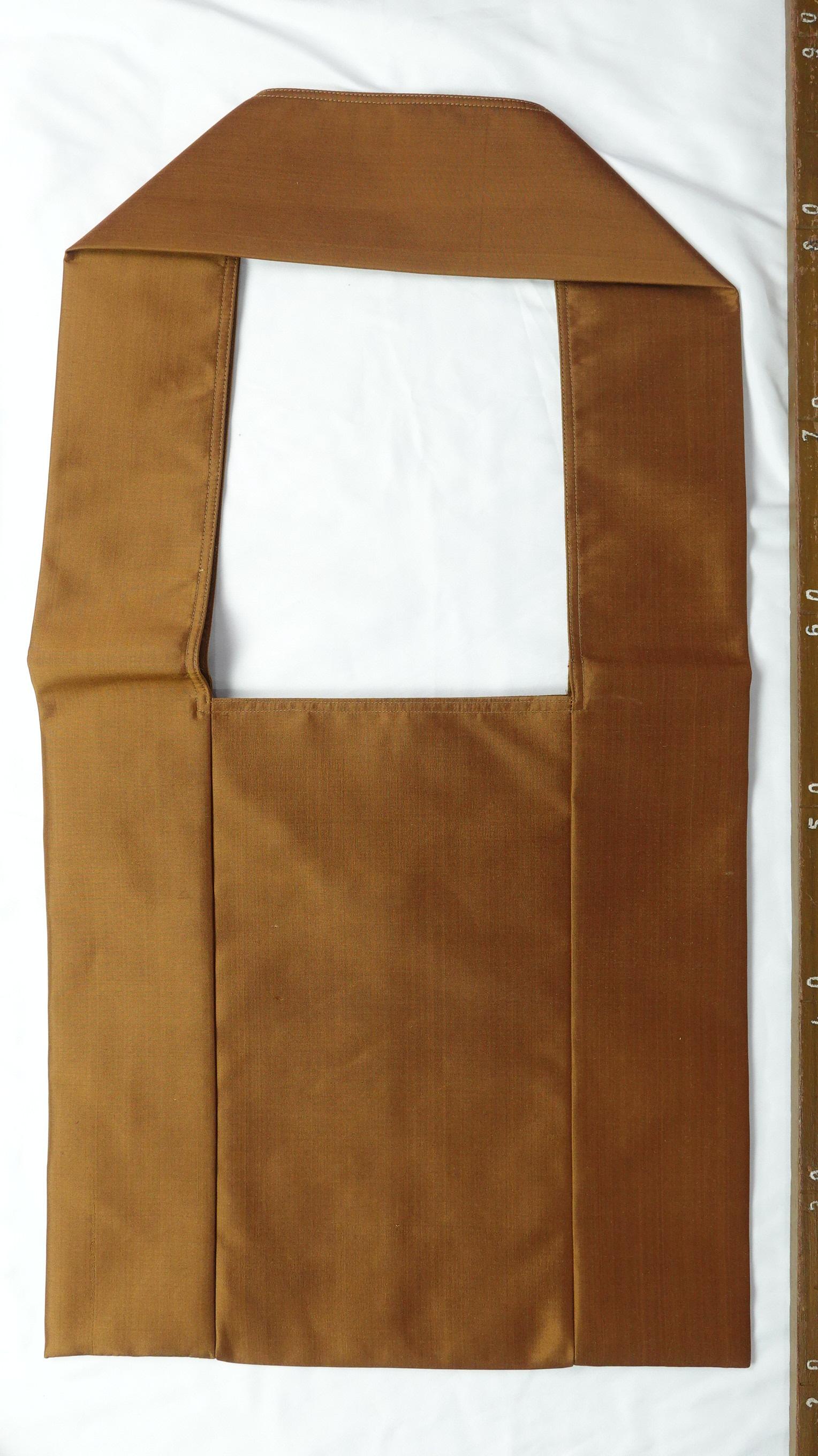 ย่ามผ้าไหม สำหรับพระสงฆ์ ไหมแท้ เนื้อเรียบ ขนาด 14x15นิ้ว สีแก่นบวร รหัส NY-01246811