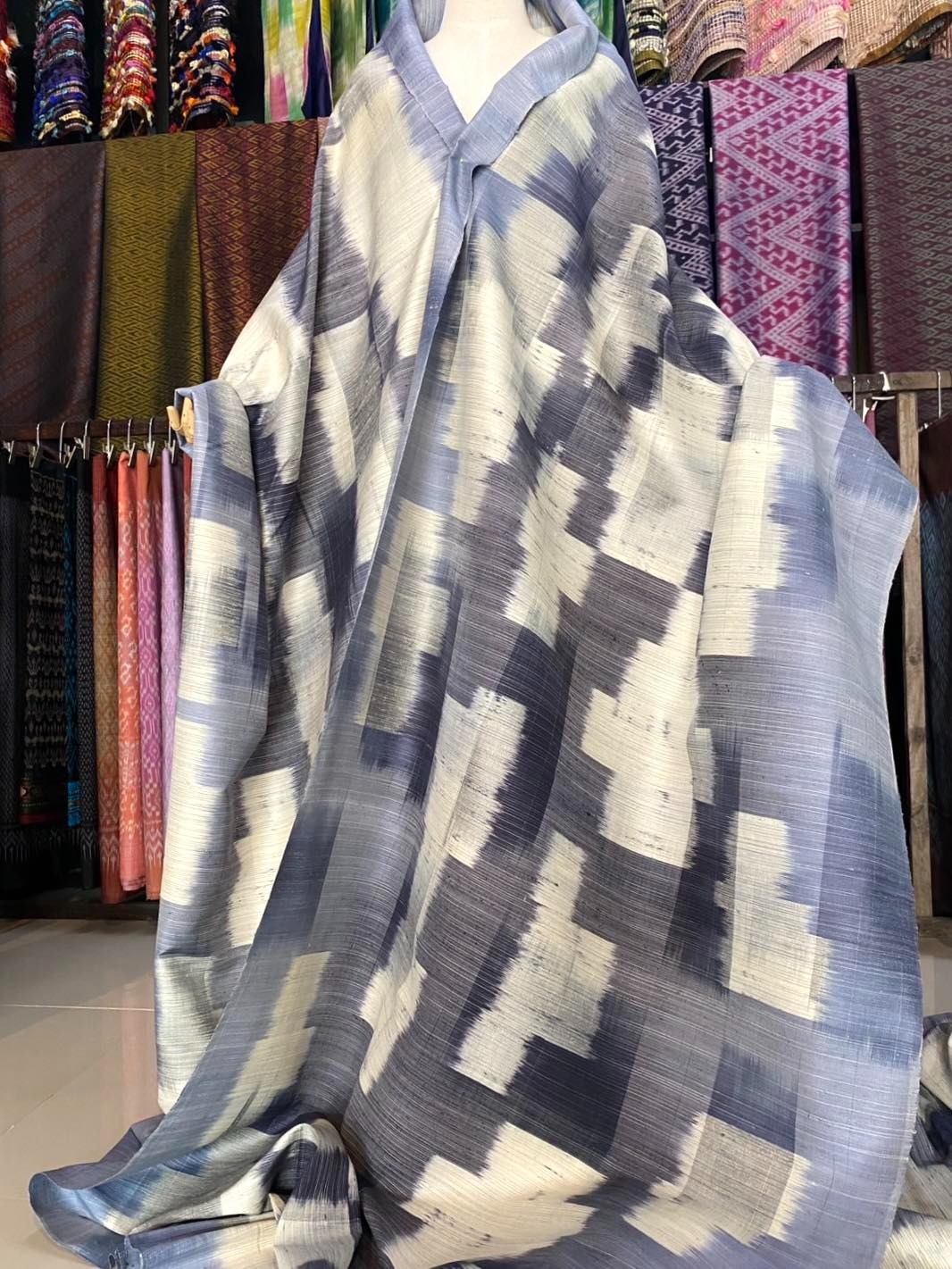 ผ้าไหมลายพิเศษ มัดหมี่เนื้อหนา ไหมแท้ สีฟ้าเทา เลือกตามขนาด รหัส MMFZ-116-07106800