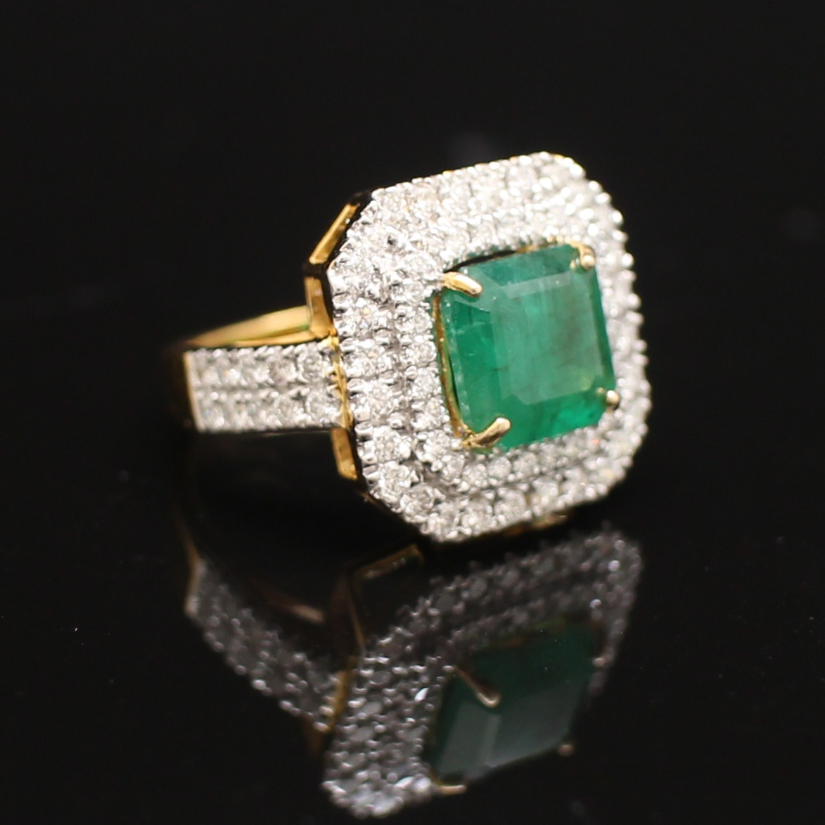 RG250590 แหวนมรกตล้อมเพชร 2 ชั้น เพชรแท้ 1.04 กะรัต มรกต 2.19 กะรัต ทองแท้ 9k นน.รวม 4.7 กรัม ขนาดแหวน 51