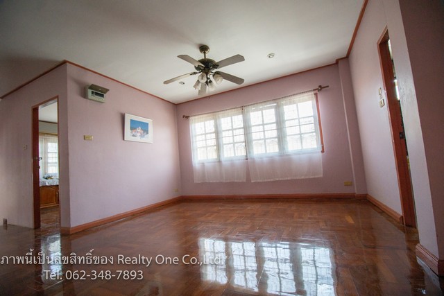 ขาย บ้าน 3 ชั้น ลาดพร้าว 87 แยก 16 เนื้อที่ 104 ตรว. หลังมุม ทำเลดี คุ้มราคา