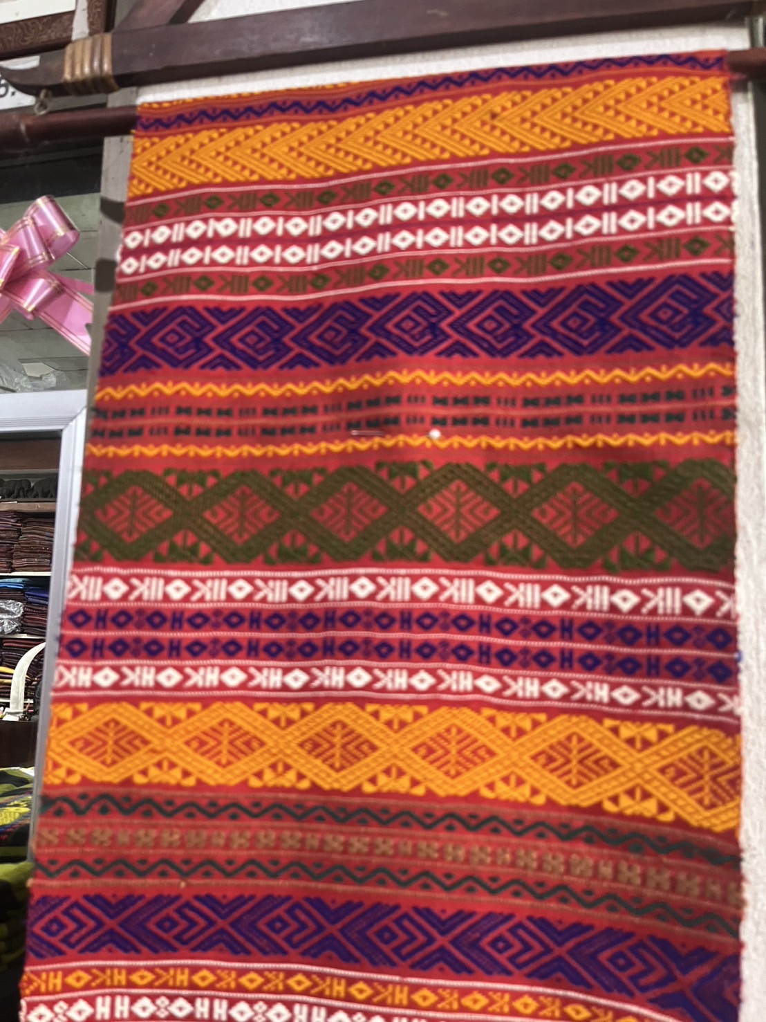 ผ้าพาดไหล่ สไบขิด สไบส่วย ไหมแท้ ขนาด 32ซม.x190ซม. ครุยยาวด้านละ 20ซม.โทนสีแดงส้มน้ำเงิน รหัส LW4A-NY-0910681453