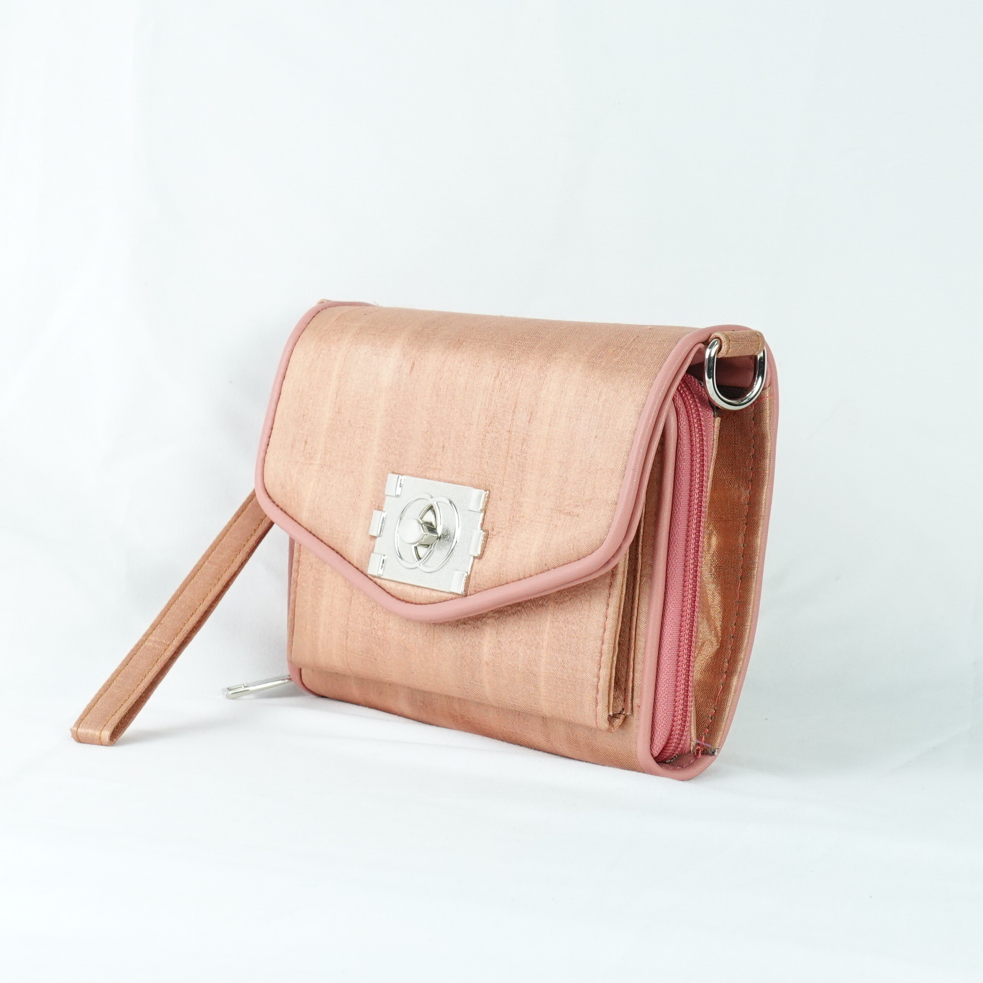 กระเป๋าถือไหมแท้ทรงคลัทช์ พร้อมสายสะพาย ขนาด 15x20ซม.สีน้ำตาลทอง รหัส GO-TT-060568159