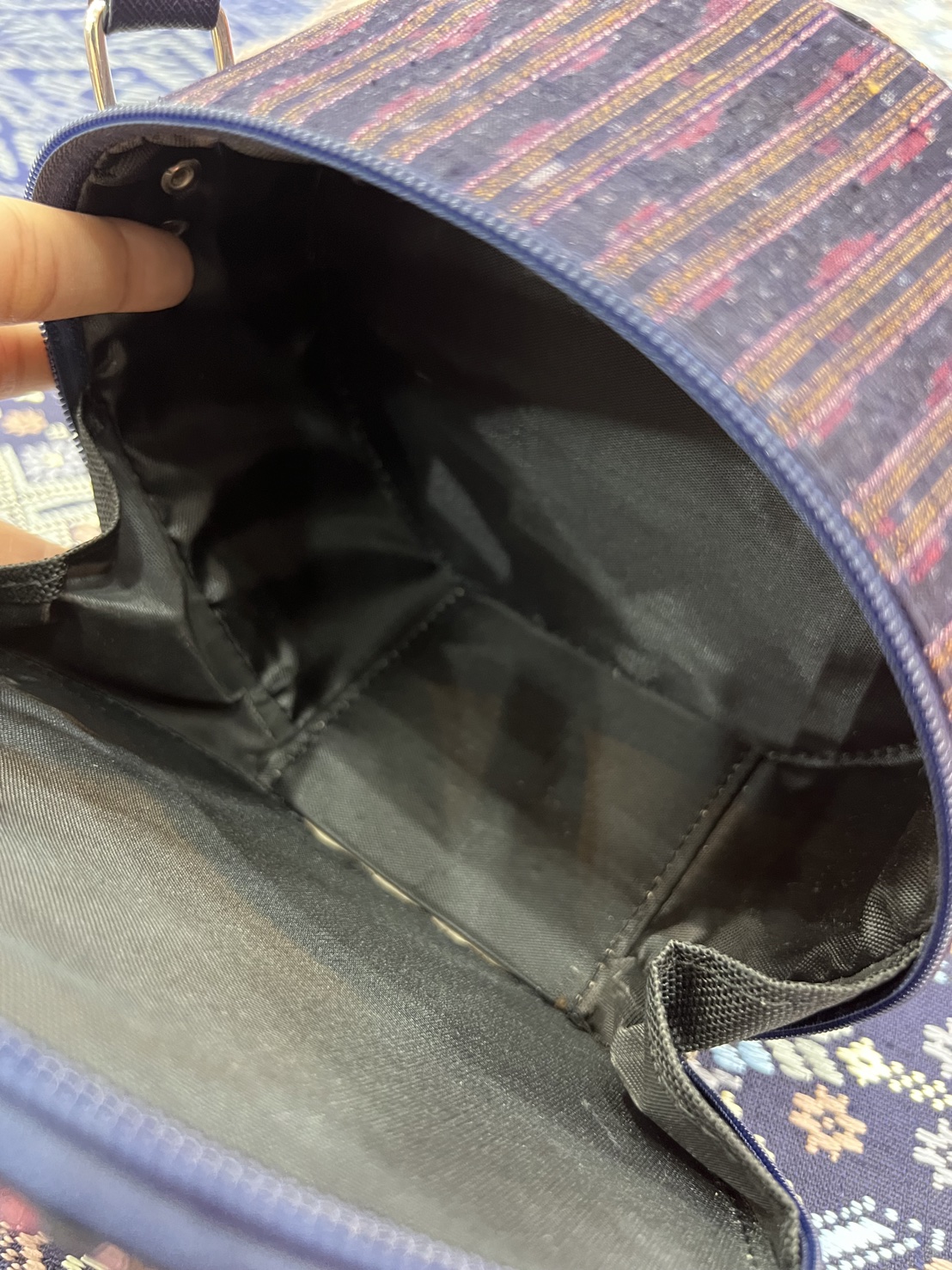 กระเป๋าถือ มัดหมี่ไหมแท้ พื้นสีน้ำเงิน รหัส GLA-BM-0621671407