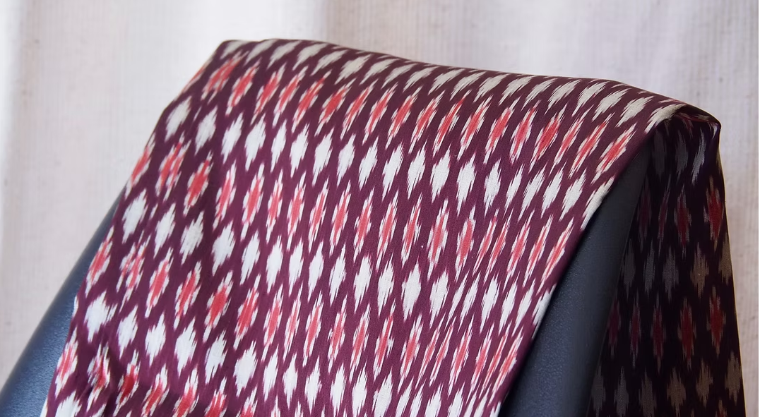 ซิ่น ผ้าไหมมัดหมี่ ไหมบ้าน ขนาด 1x2หลา พื้นสีแดง รหัส CISP-CT-0613684