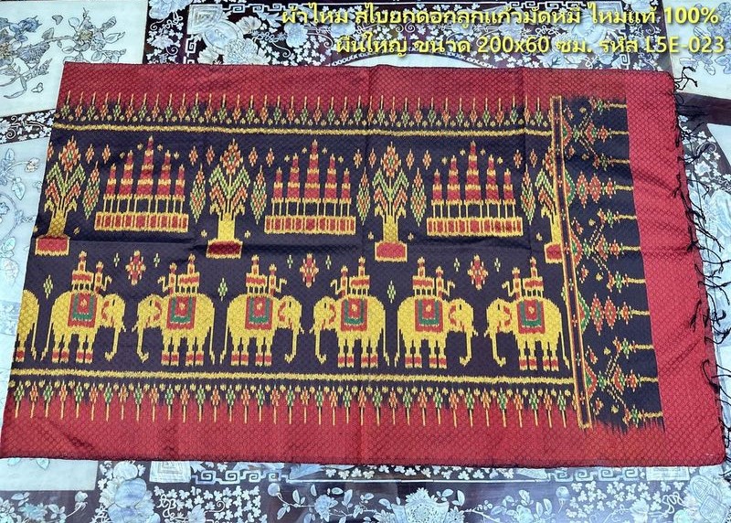 ผ้าคลุมไหล่ ทอยกดอกลูกแก้ว ขนาด 60x200เซนติเมตร ลายช้าง มีหน้านางชายครุย พื้นสีแดง รหัส L5E-ST-L5E023