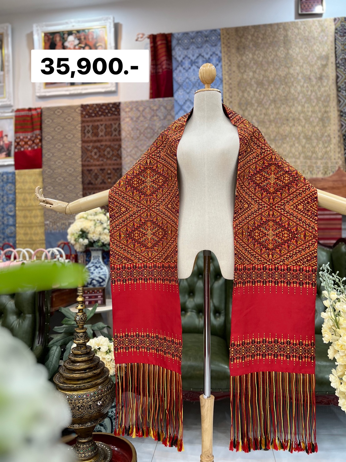 ผ้าพันคอ ไหมแพรวา ไหมแท้ ขนาด 30ซม.x2.30ซม. พื้นสีแดงสด รหัสZE-BM-0721684