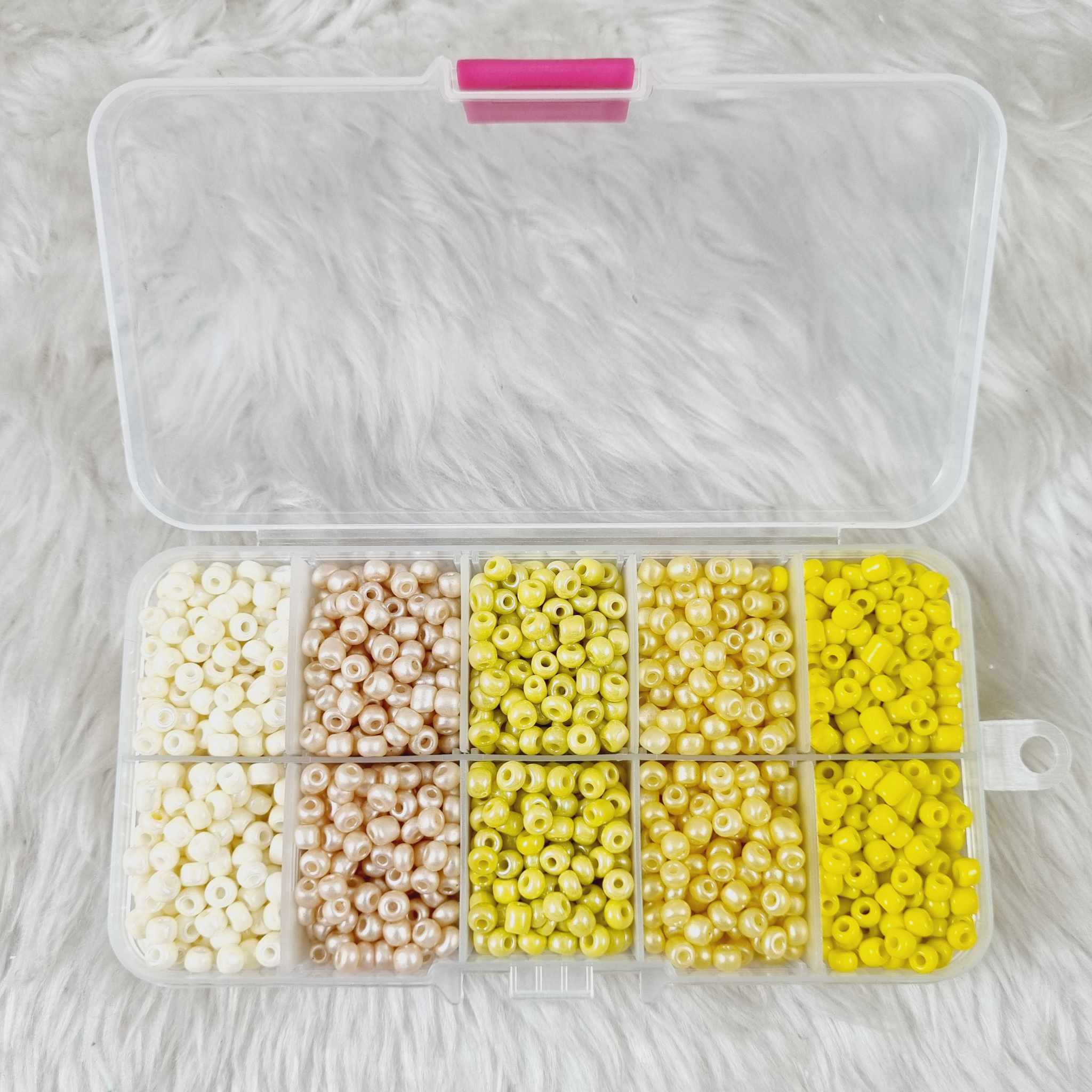 ลูกปัด Glass Beads 2-4มิลลิเมตร เม็ดทราย ลูกปัดแก้วมุก ใส ด้าน DIY สร้อยคอ สร้อยข้อมือ เครื่องประดับ ประมาณ กล่องละ +- 2000ชิ้น โทนเหลือง