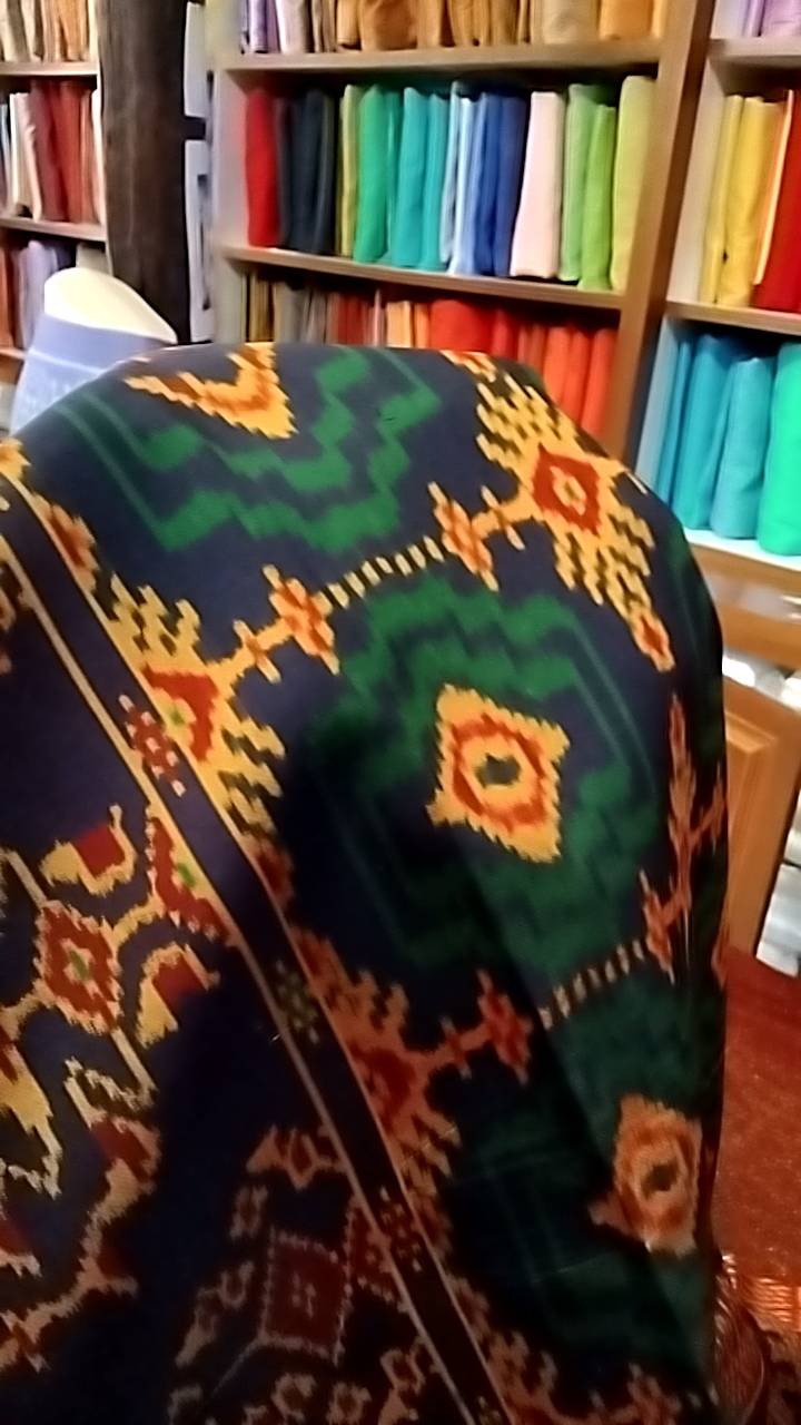 ซิ่น ผ้าไหมมัดหมี่ 3ตะกอ ขนาด 1x2เมตร เครือสมอริ้วเชิงช้าง พื้นสีส้ม รหัส R2Q-NY-11156701