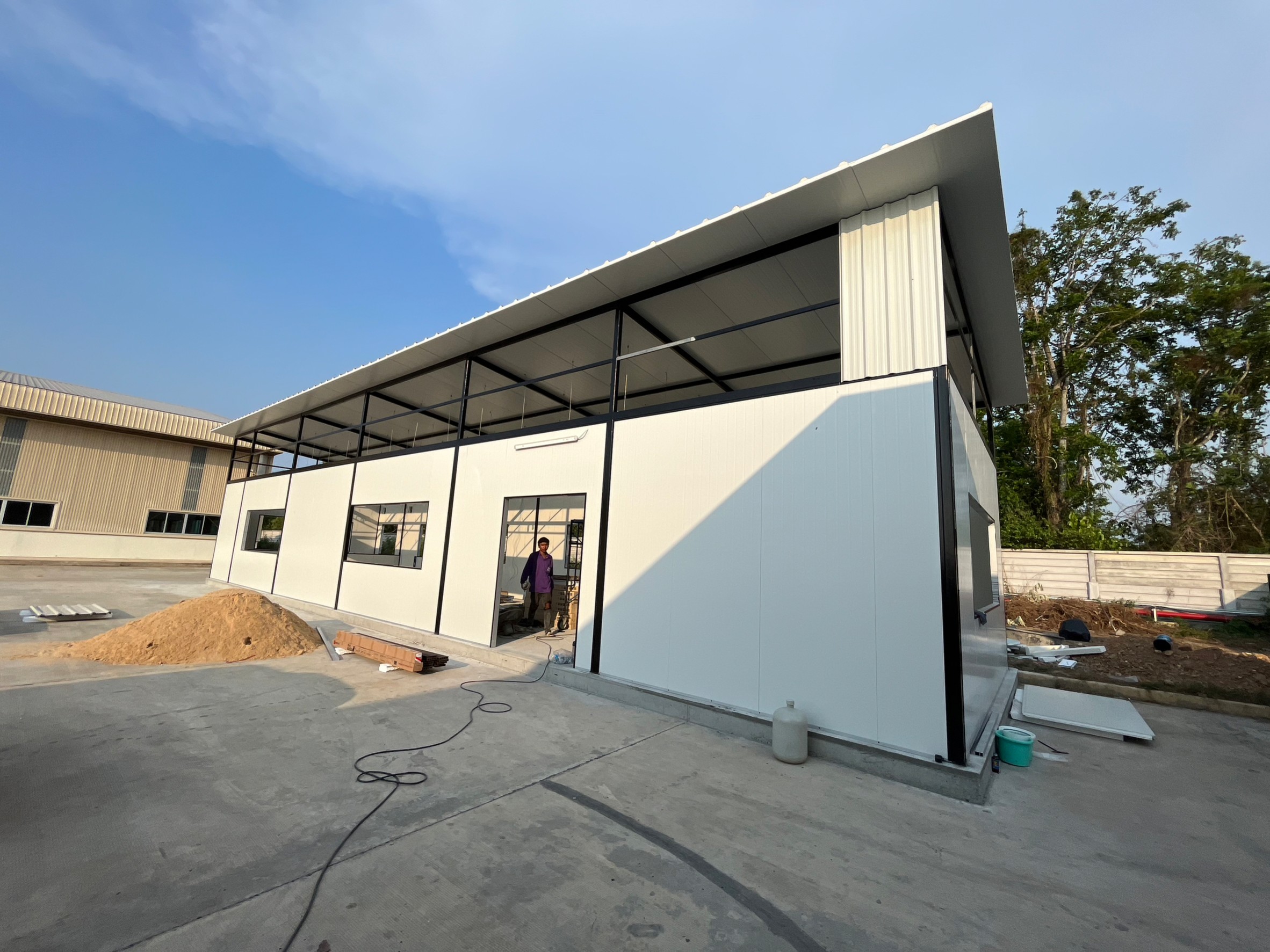 ออฟฟิศสำเร็จรูป บริษัทเหลียงซิ ขนาด5.00x20.00x4.50 เมตร