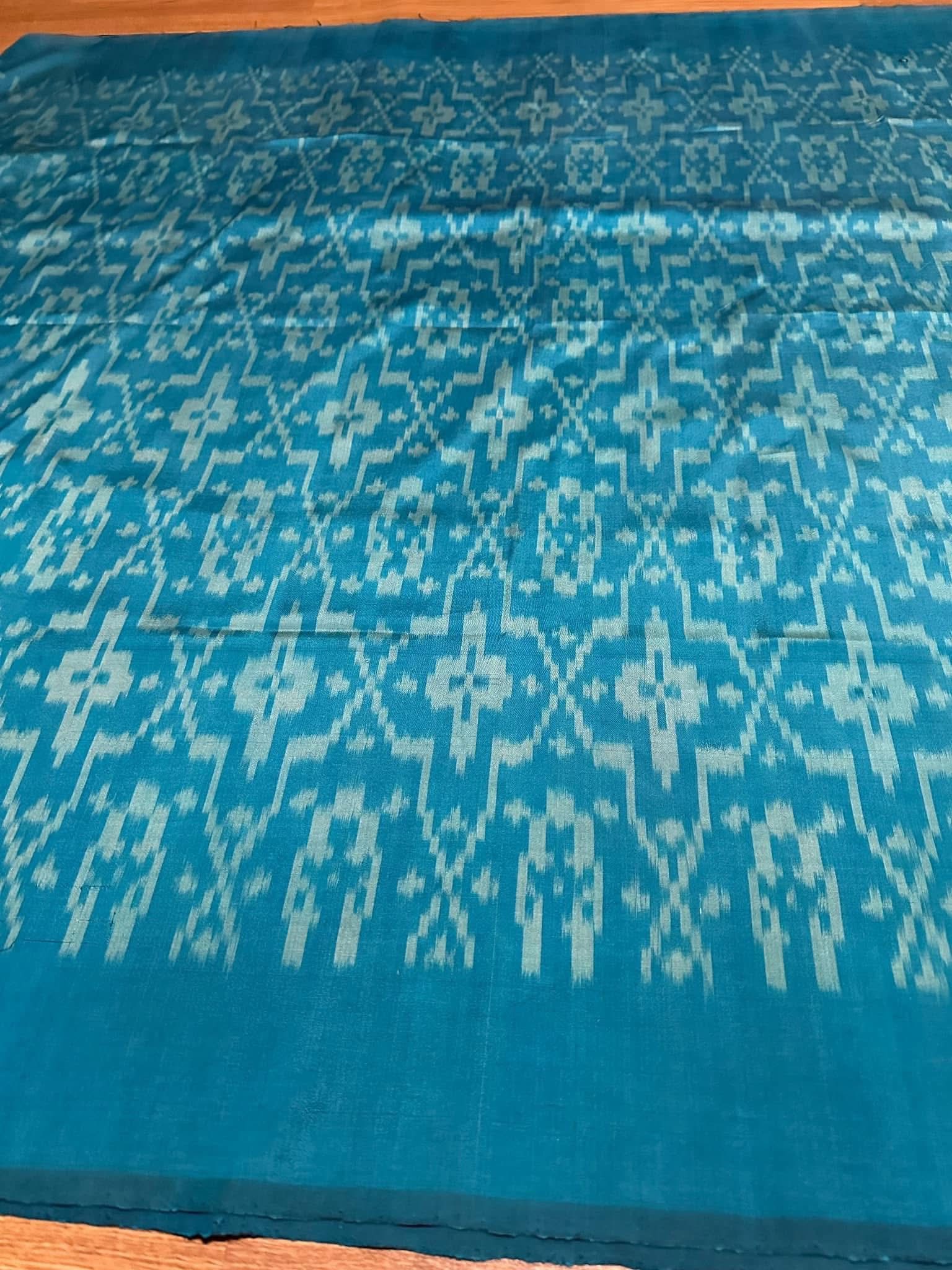 ซิ่น ไหมมัดหมี่ ผ้าปาโตล่า ขนาด 115x250ซม. ท้องผ้าสีฟ้าคราม รหัส N9-SIL-051768A26